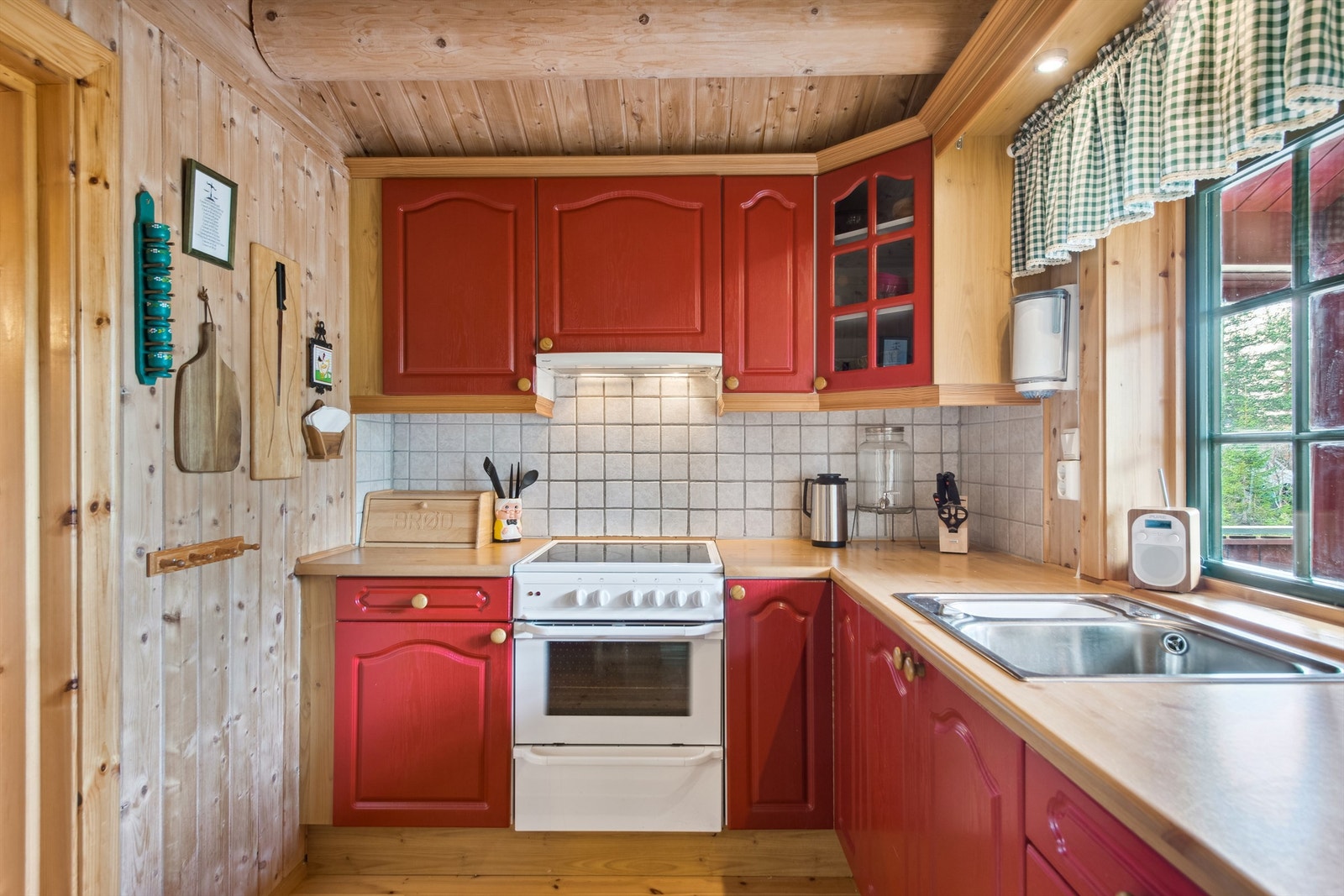 Gode arbeidssoner - Åpen plass for hvitevarer i innredningen Galleribilde