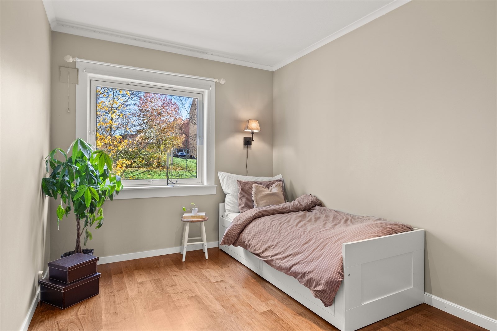 Soverom II | Rommet passer ypperlig som gjesterom, barnerom eller kontor Galleribilde