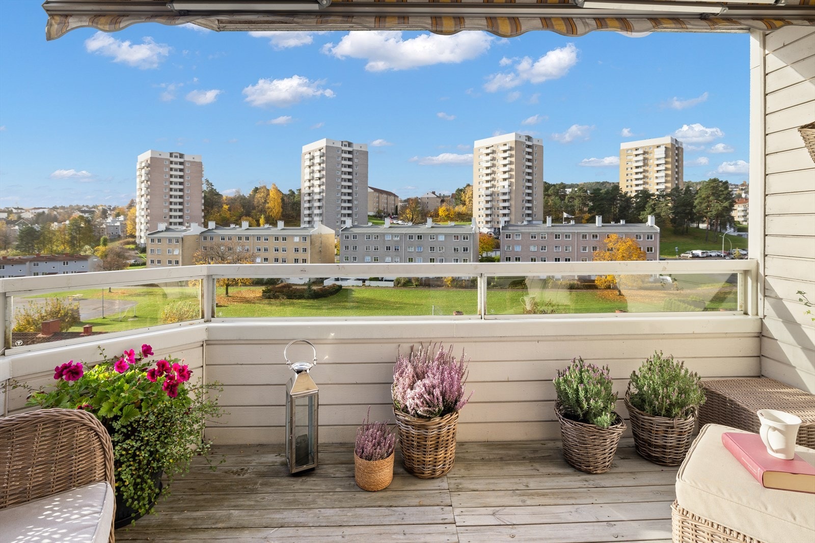 Fra stue er det utgang til solrik syd-vestvendt balkong Galleribilde