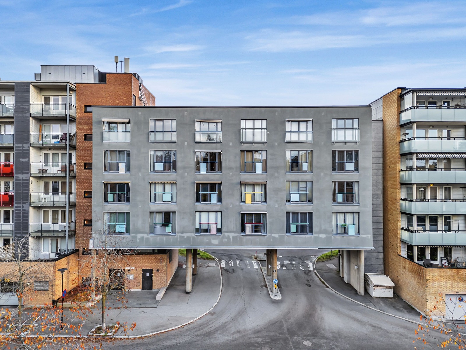 Denne leiligheten har en fantastisk beliggenhet midt i hjertet av Lørenskog, som kan tilby deg alt du trenger for en komfortabel hverdag! Galleribilde