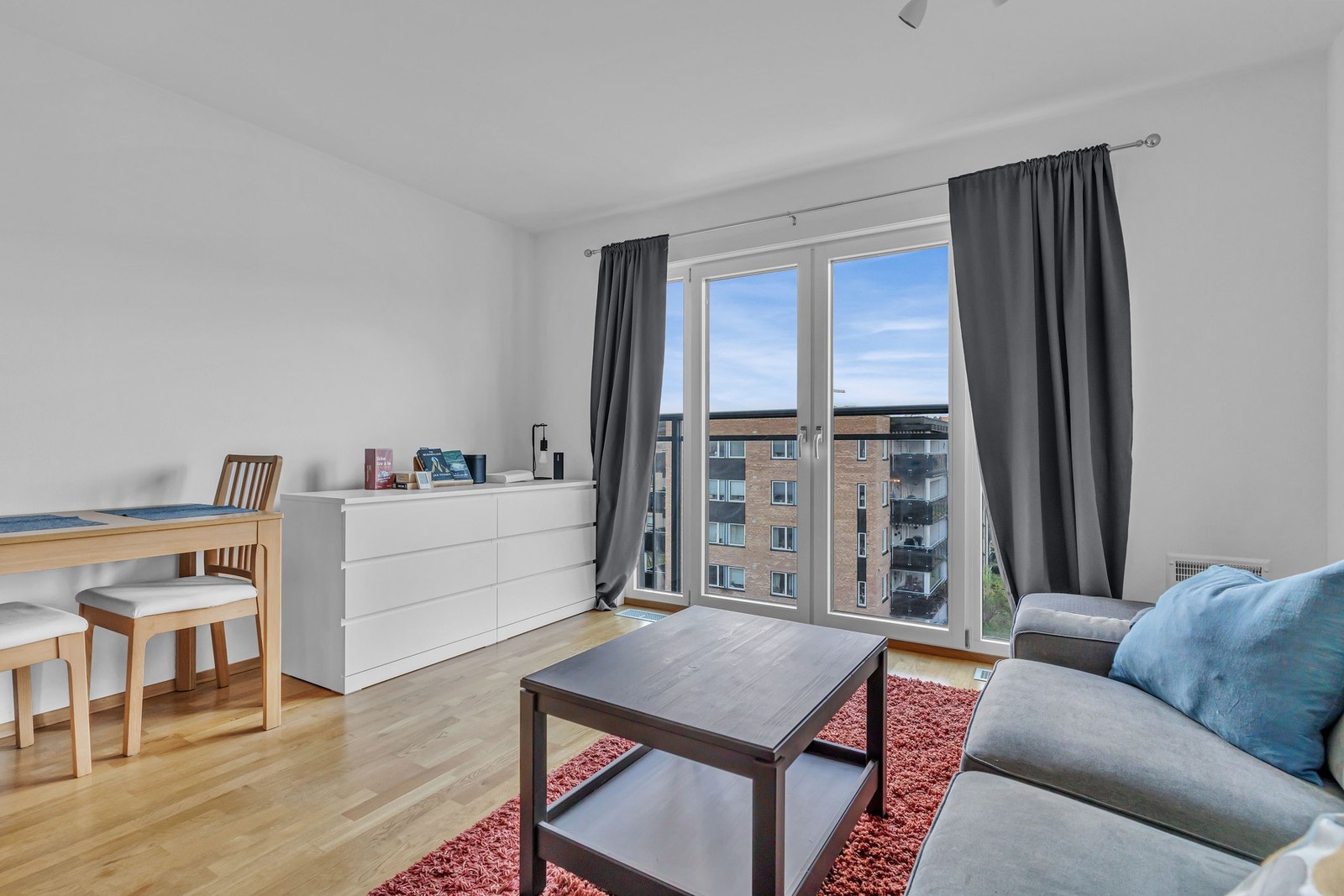 Høytliggende 1-roms selveier leilighet med fransk balkong! Et perfekt utleieobjekt eller førstegangskjøp. Galleribilde