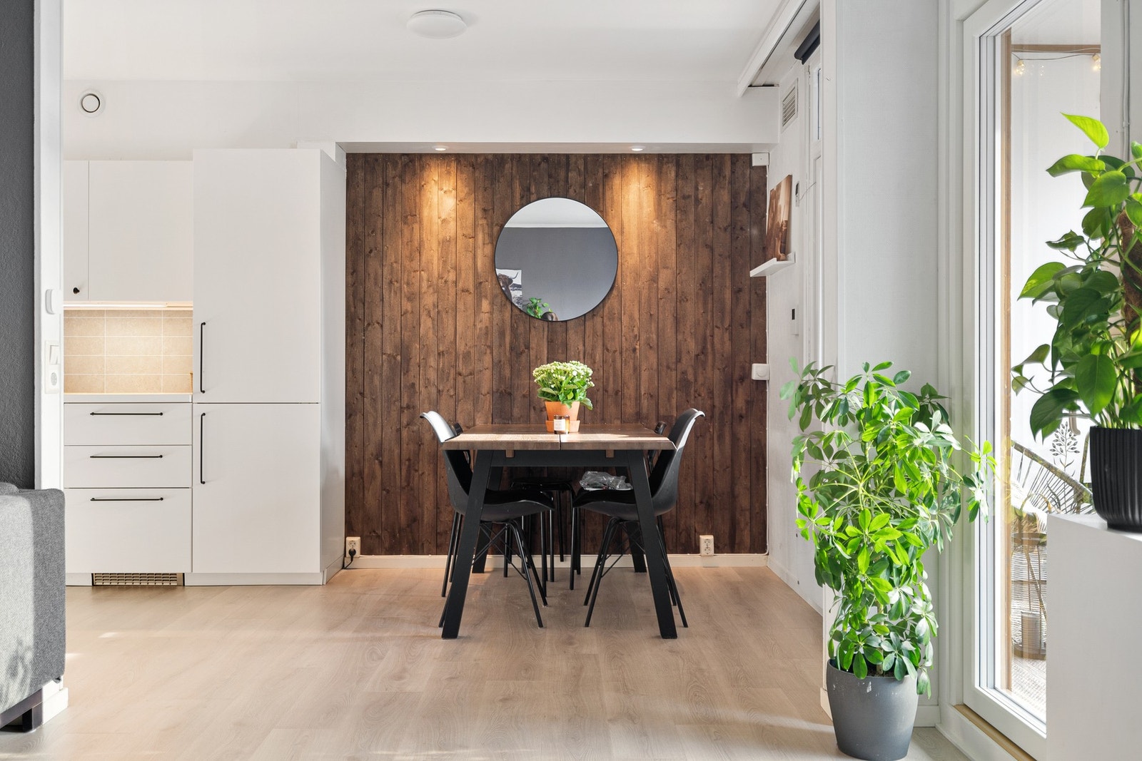 I tilknytning til kjøkken er det plass til spisebord. Galleribilde