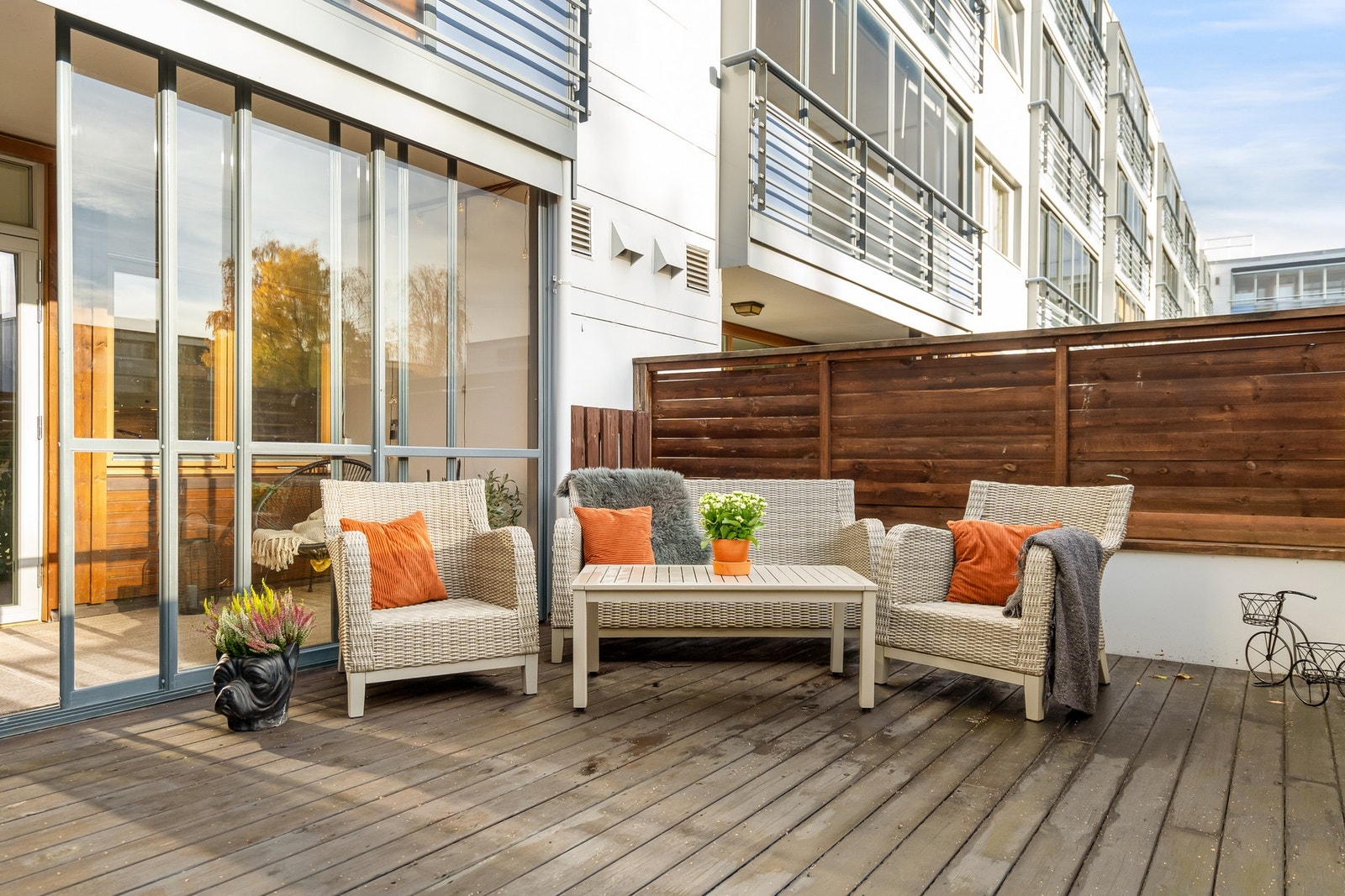 Terrassen er på 18,5 kvadratmeter og har gode møbleringsmuligheter. Galleribilde