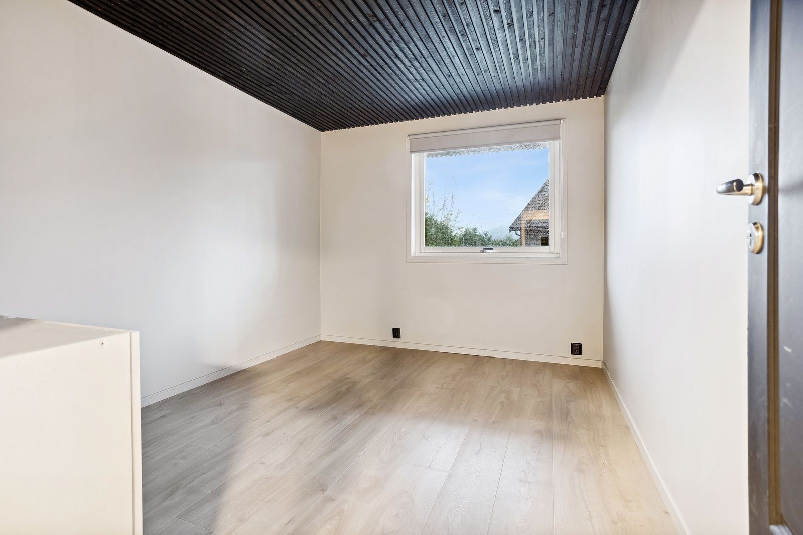 Soverommer er av god størrelse og har god plass tiil seng og ønsket møblement Galleribilde