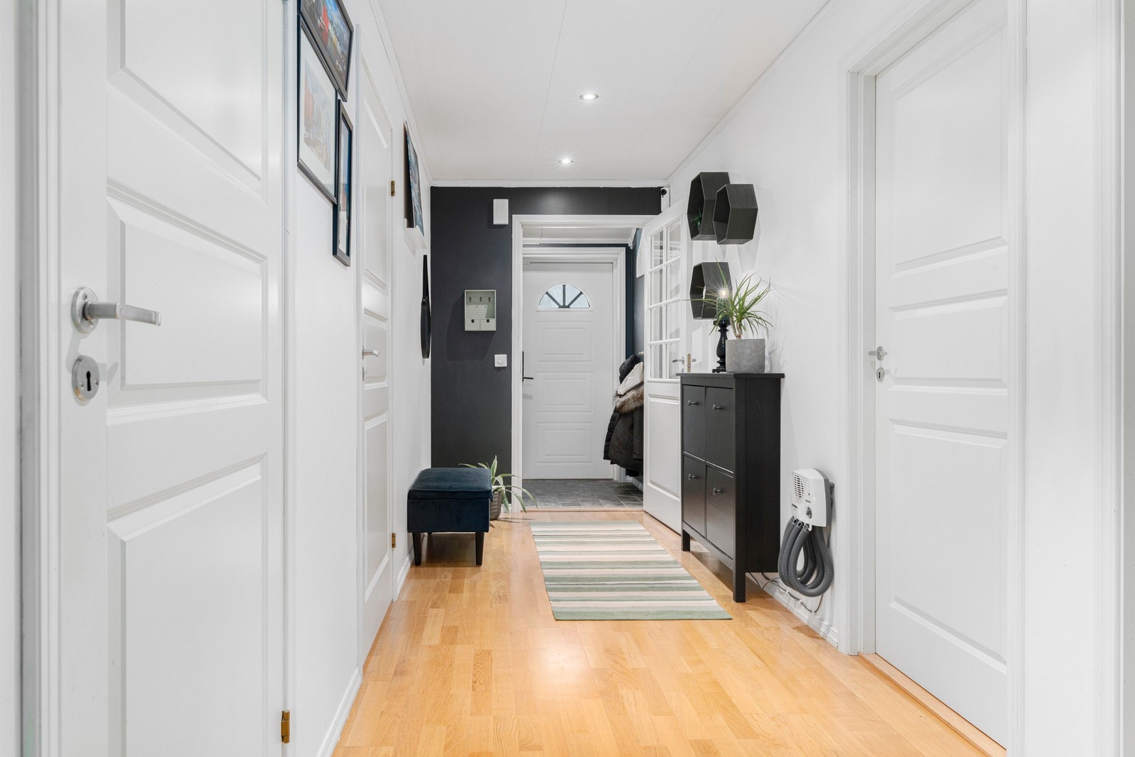 En entré med varmekabler ønsker deg velkommen. Galleribilde