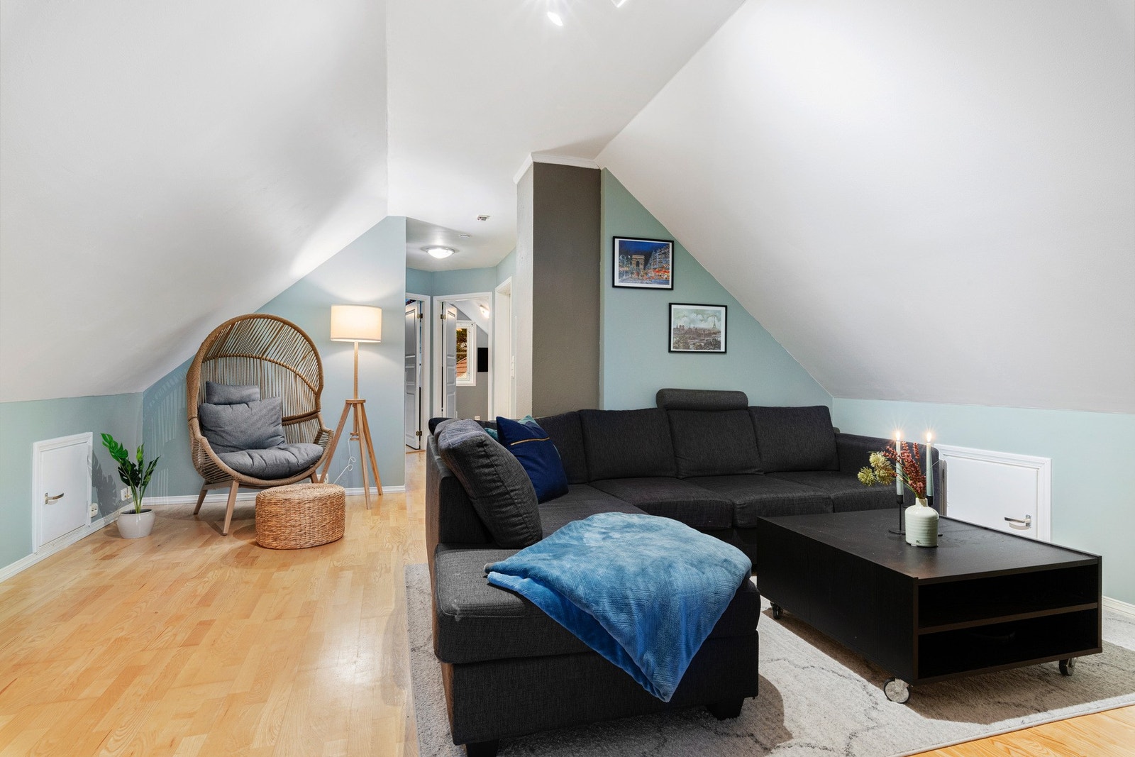 Loftsetasjen er en perfekt soveromsfløy med 3 soverom, bad og loftstue. Galleribilde