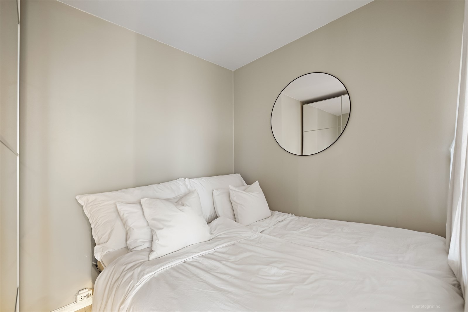 Sovealkove med god plass til dobbeltseng. Galleribilde