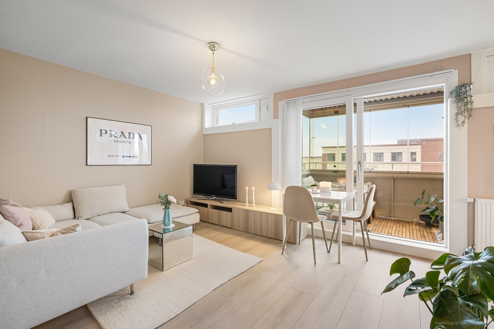 NBBO Eiendomsmegling v./ Martin Morken Hjertås ønsker velkommen til visning i Betzy Kjelsbergs vei 228! Galleribilde