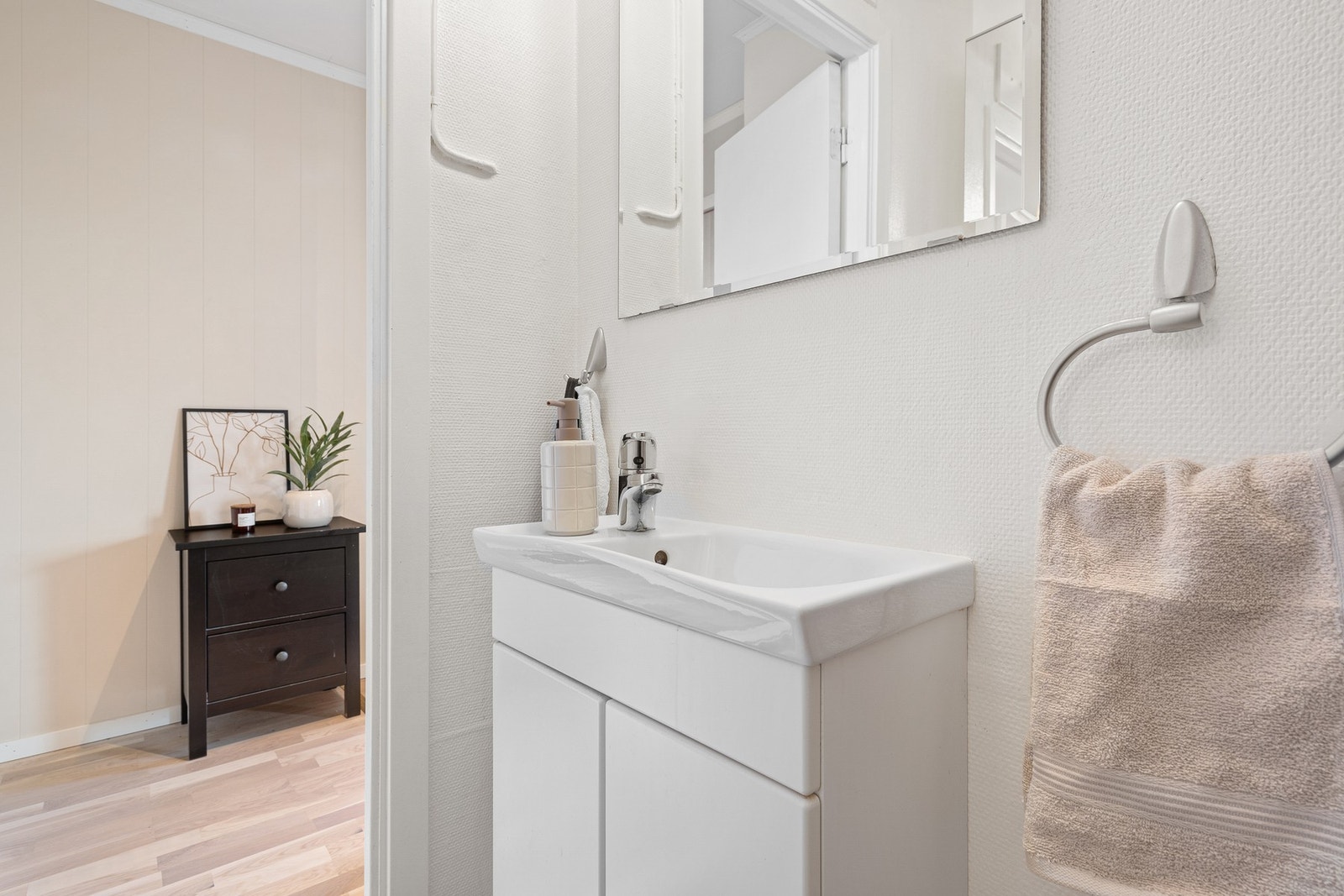 Reflektorovn på vegg som oppvarming. Galleribilde