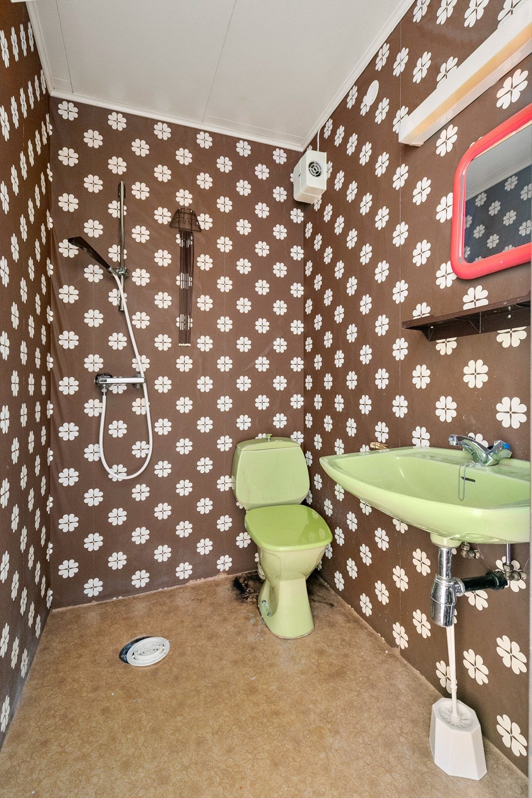 1. etasje: hybelleilighet - bad Galleribilde
