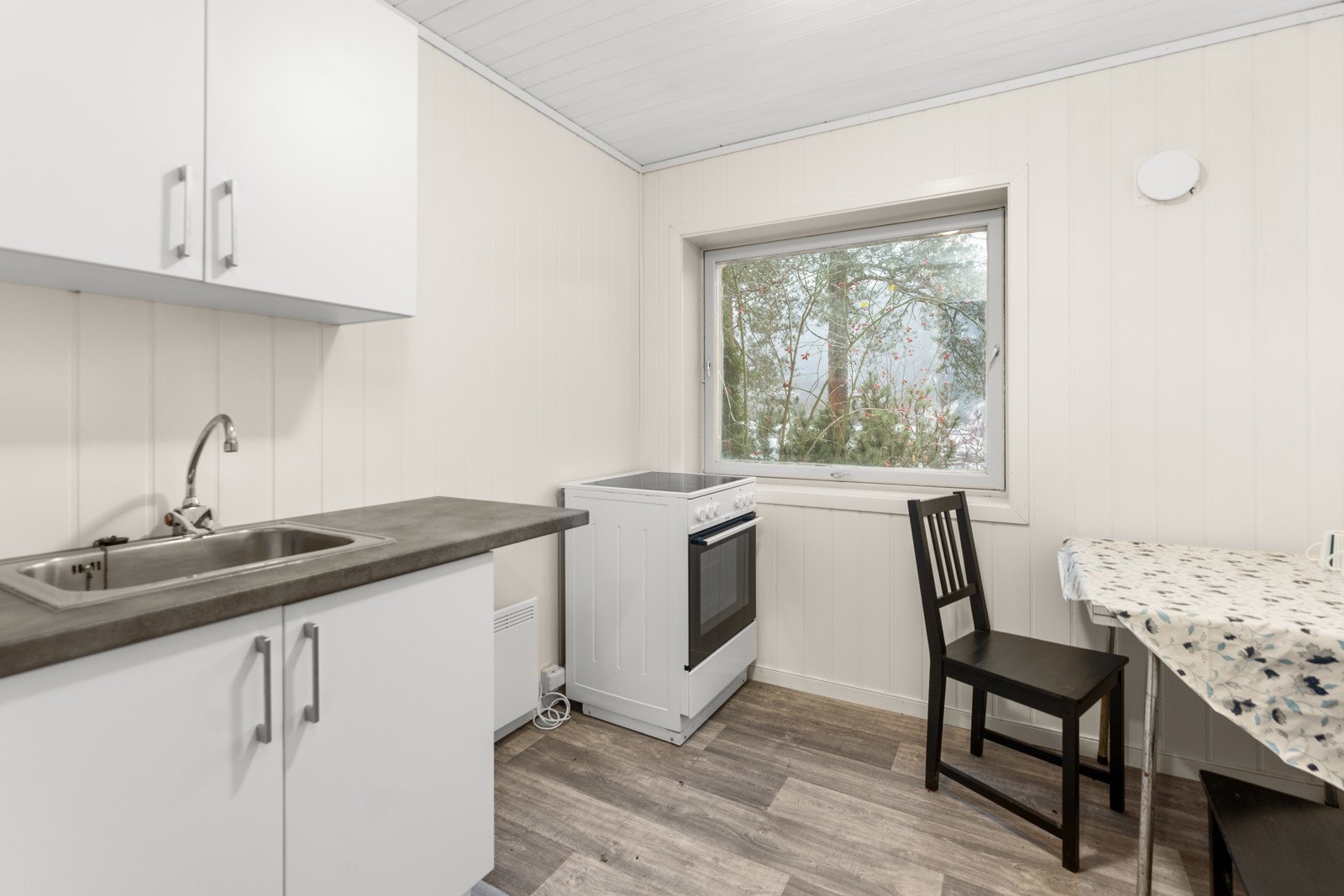 Kjøkkenet i kjelleren. Galleribilde