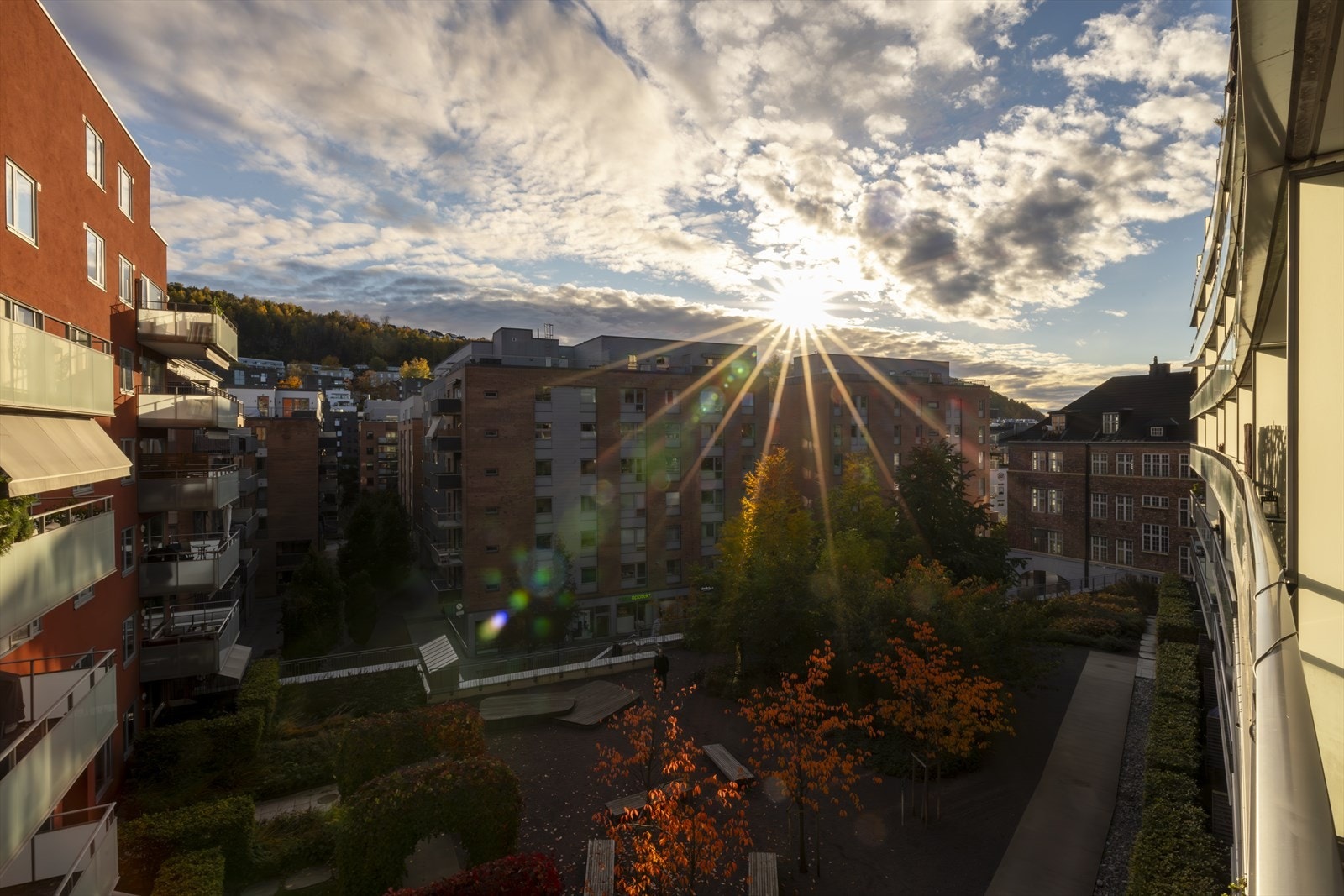 Åpen og flott utsikt fra balkongen! Galleribilde