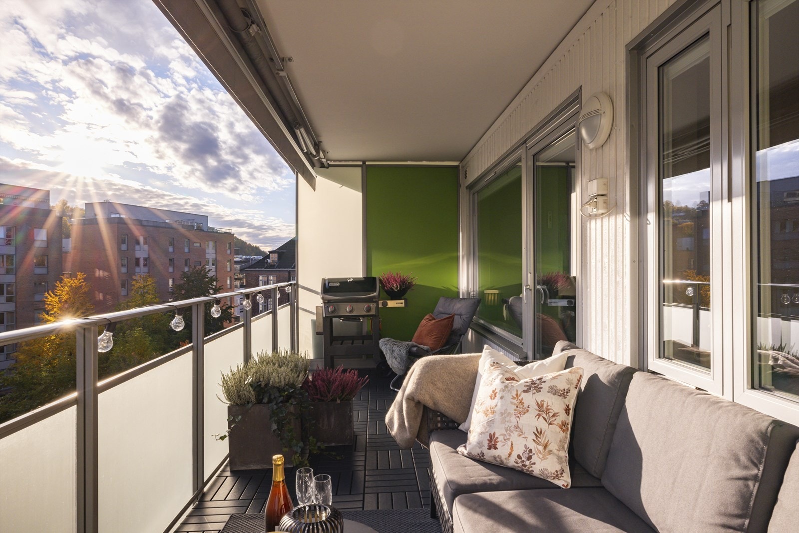 Her er det god plass til diverse utemøblement og grill Galleribilde