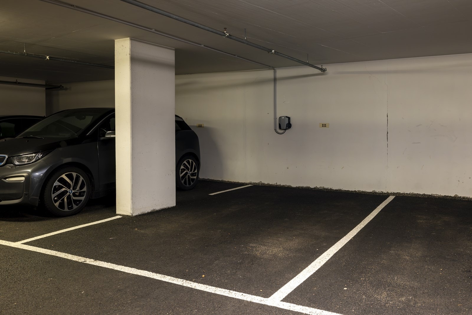 Det medfølger garasjeplass i felles garasjeanlegg hvor det er kort avstand til inngangen Galleribilde