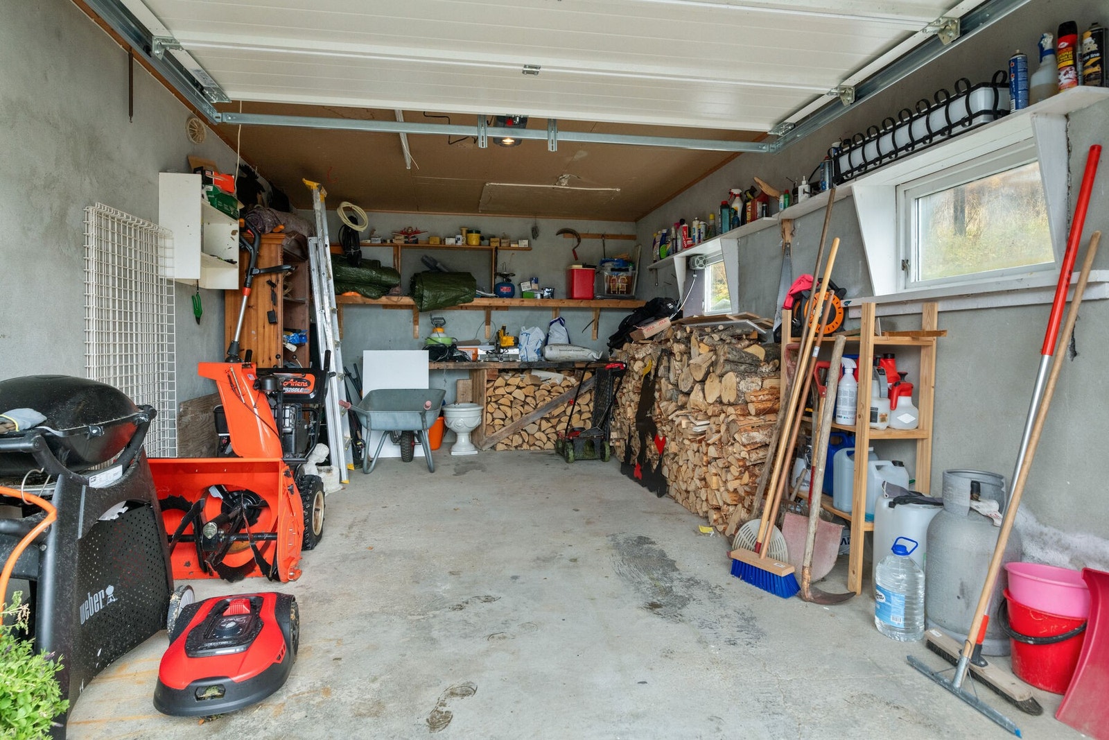 Garasjen innvendig. Galleribilde