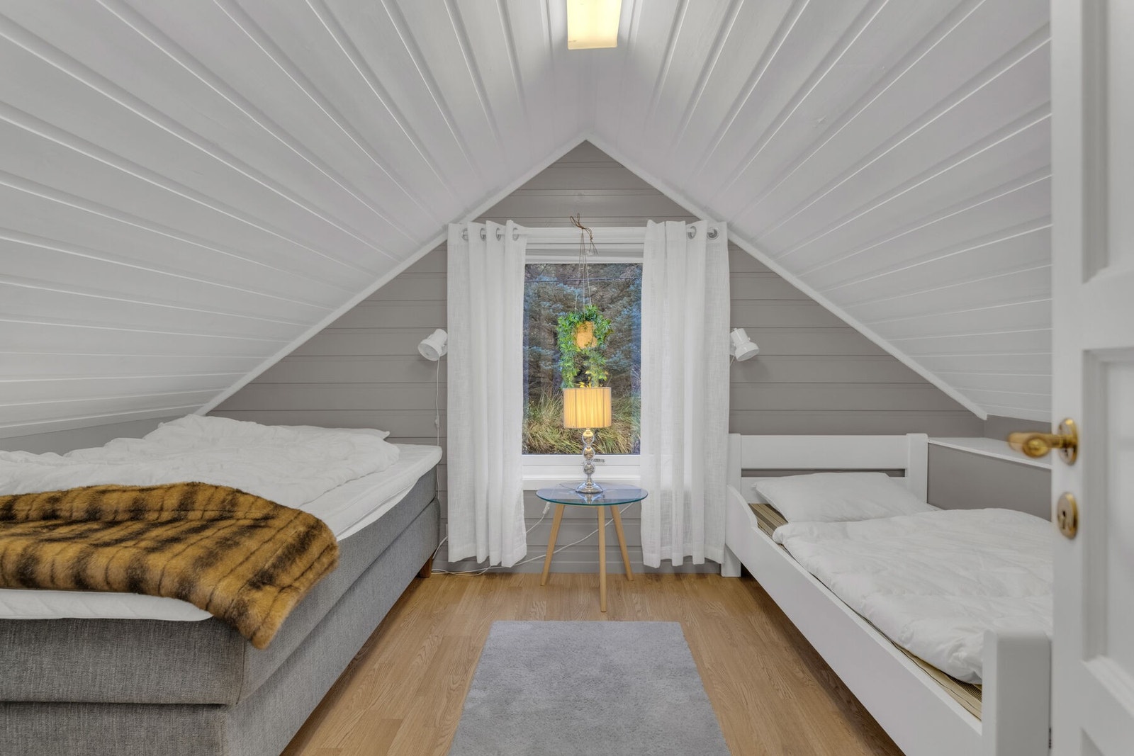 Det tredje og siste soverommet ligger også på loftet, og har god plass til soveromsmøblering. Galleribilde