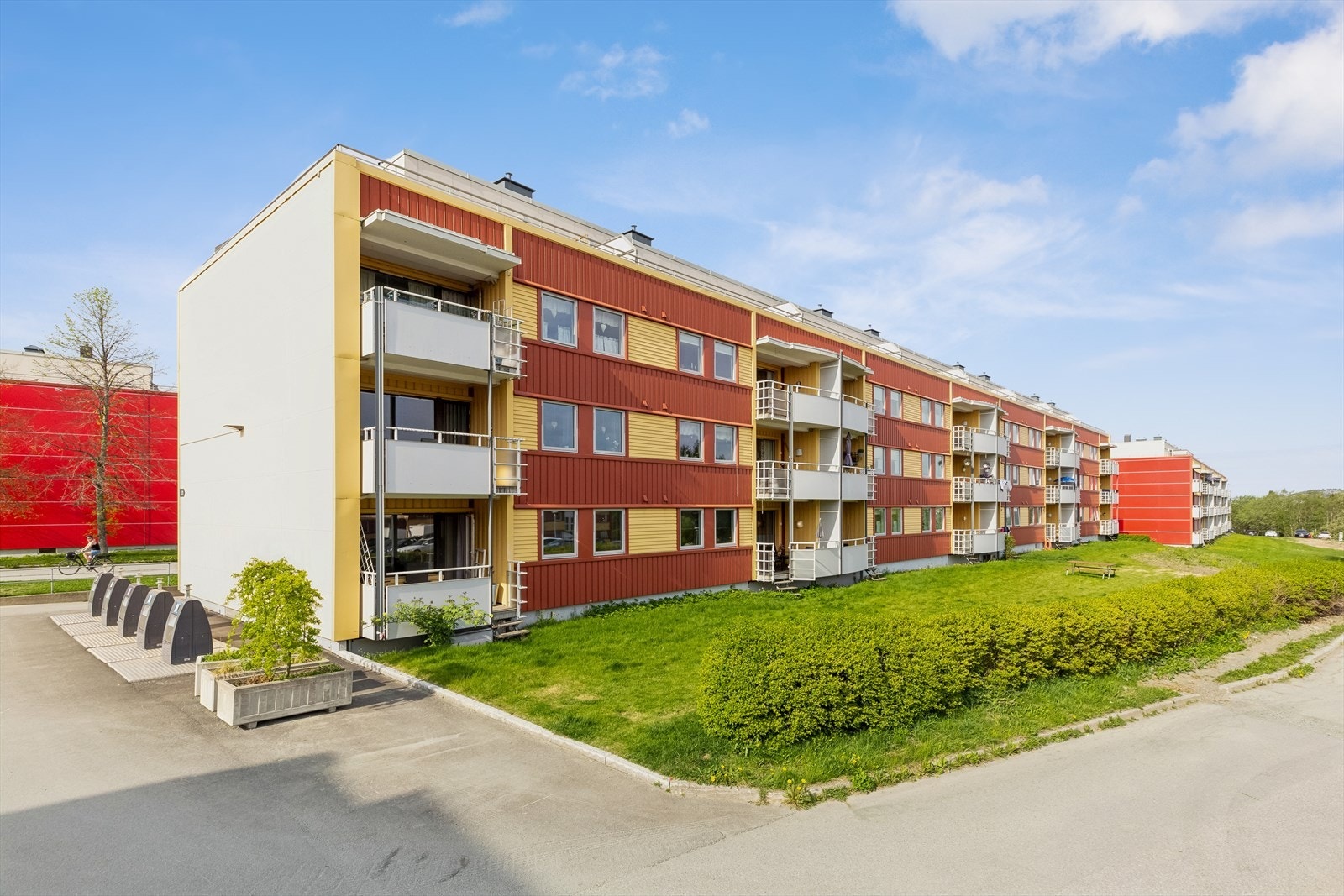 Leiligheten ligger i 1. etasje og har enkel adkomst fra bakkeplan. Galleribilde