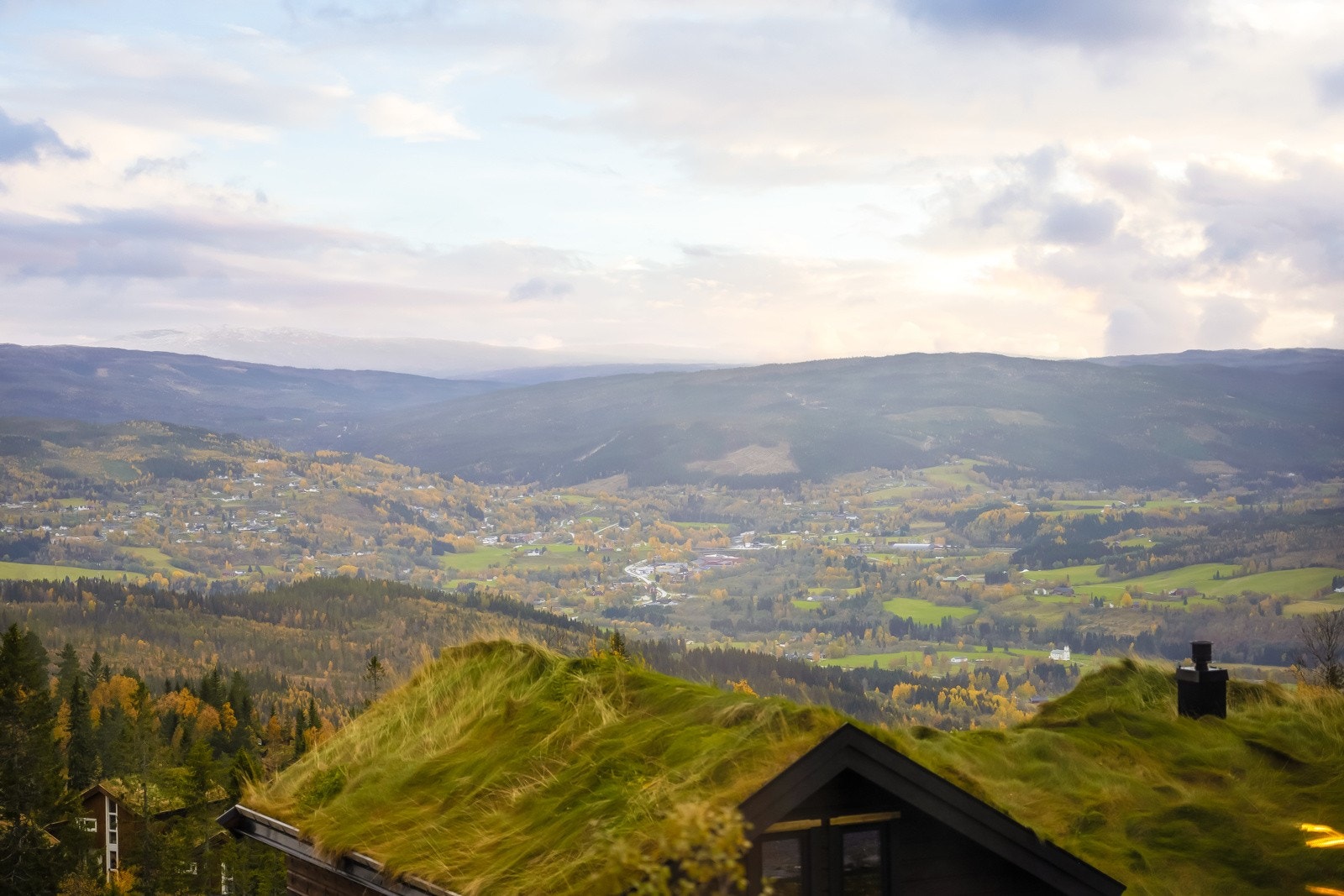 Fantastisk beliggenhet øverst i hyttefeltet med flott utsikt og gode solforhold Galleribilde