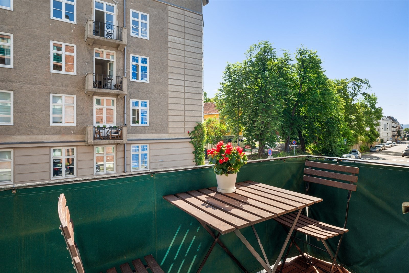 Doble dører ut som kan åpnes opp helt Galleribilde