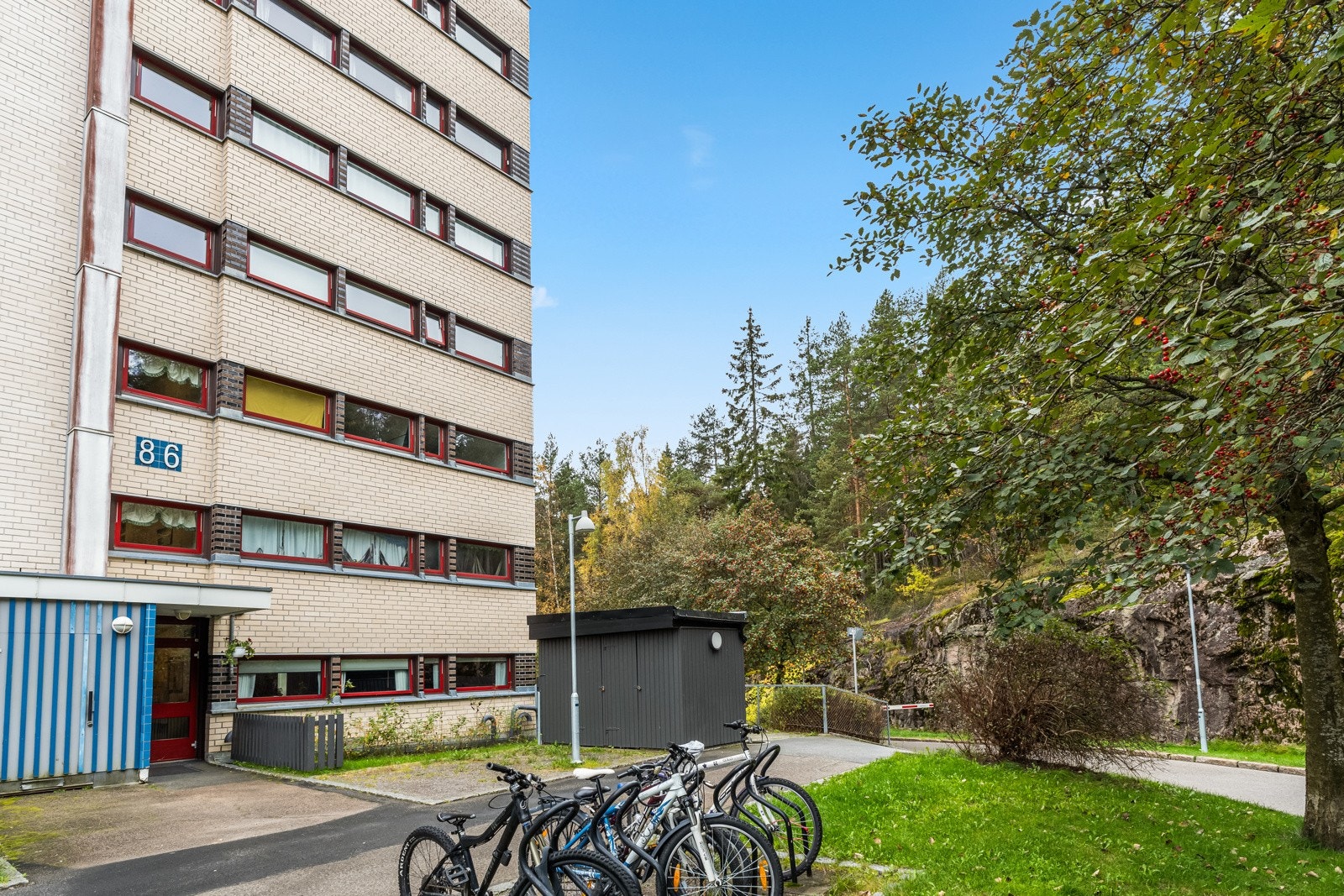 Leiligheten ligger i byggets 1. etasje med trappefri adkomst. Galleribilde