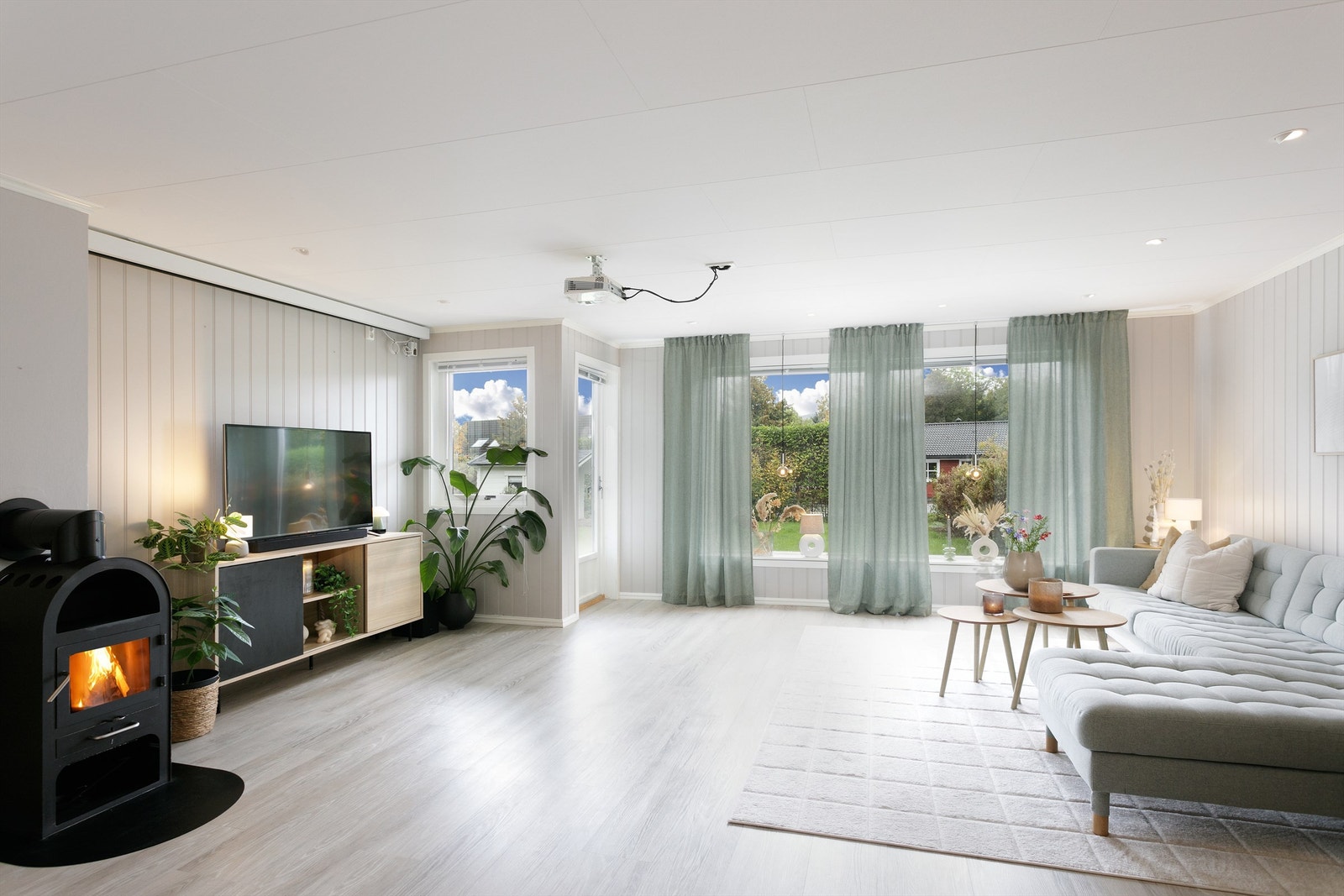 En lys og flott 4-roms eierleilighet med 42m² terrasse og tilgang til skjermet hage Galleribilde