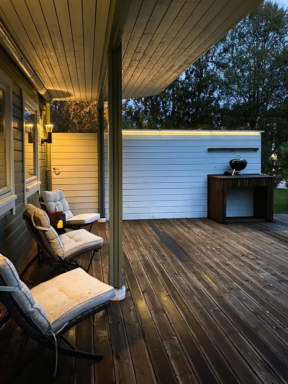 Med direkte tilkomst fra stuen vil det om sommeren føles som en forlengelse av rommet Galleribilde