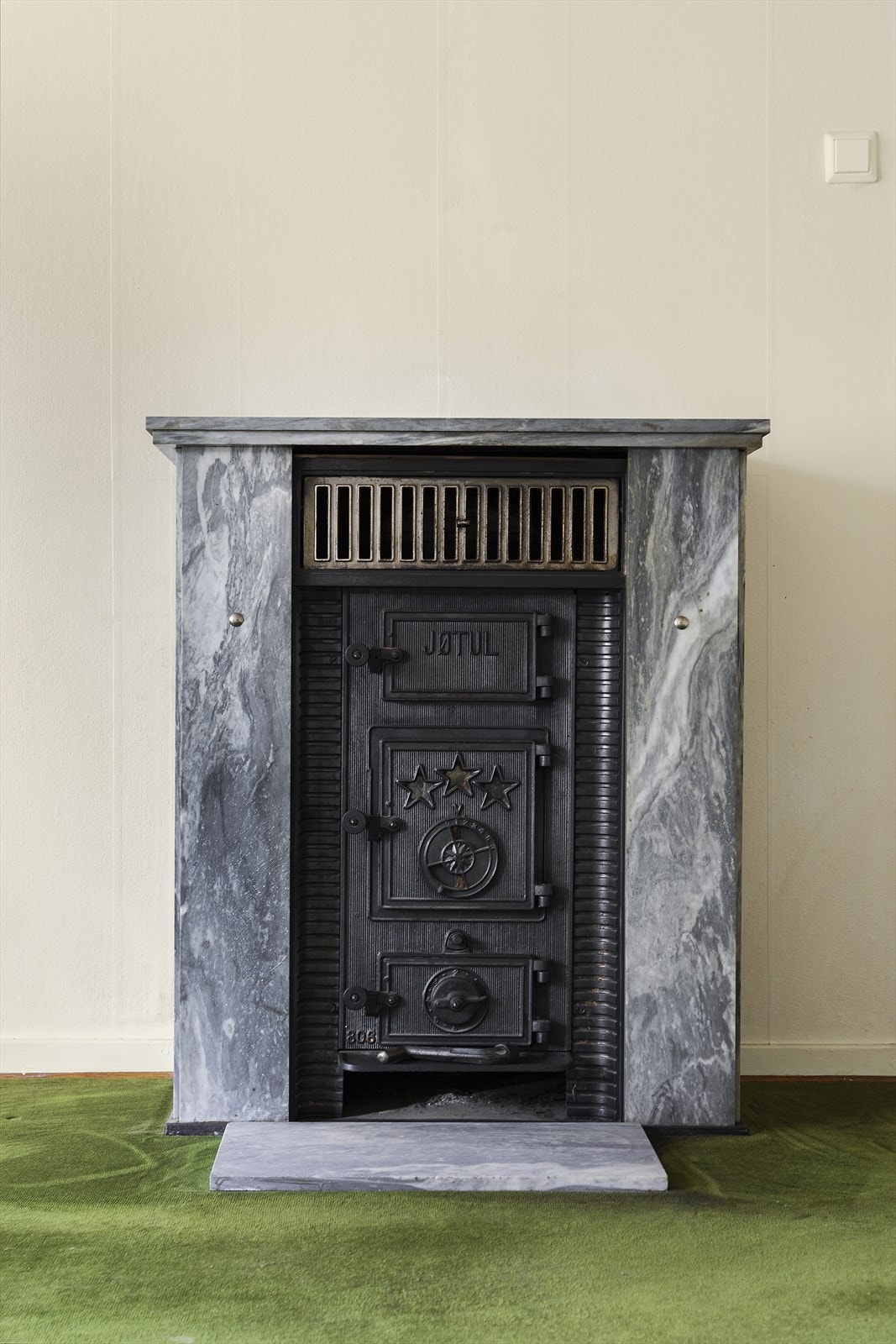 En klassisk Jøtul peisovn. Ikke funksjonstestet Galleribilde