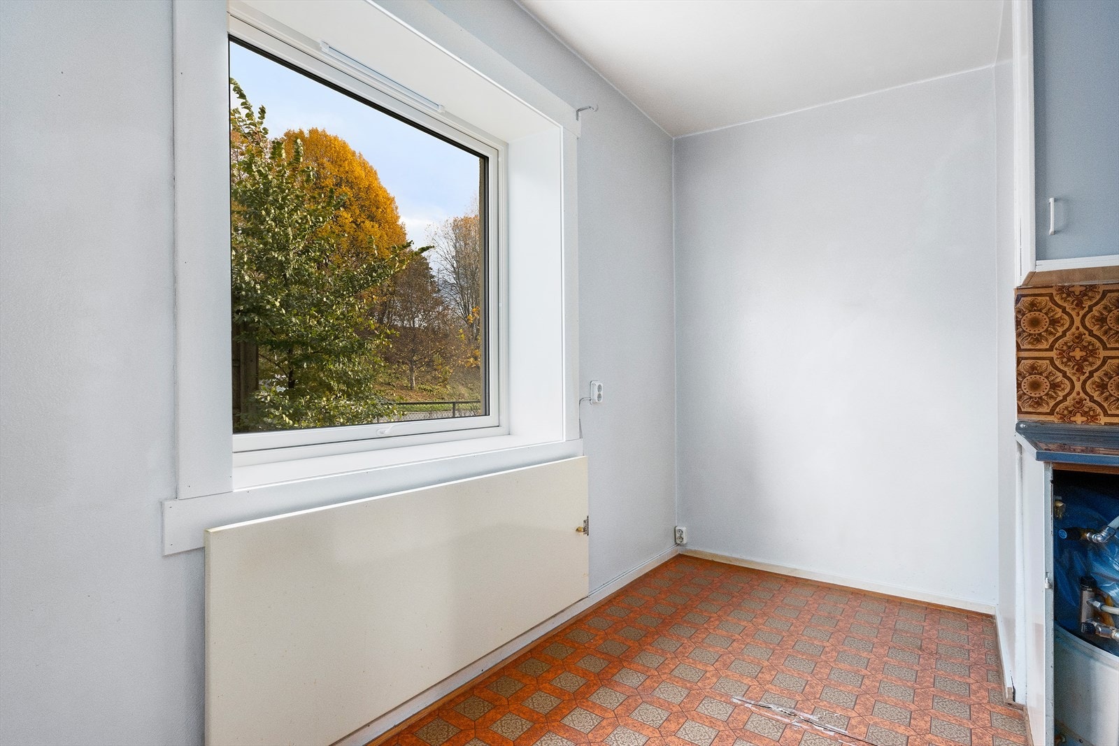 Kjøkkenet er av god størrelse og med mange muligheter for å skape en behagelig atmosfære Galleribilde