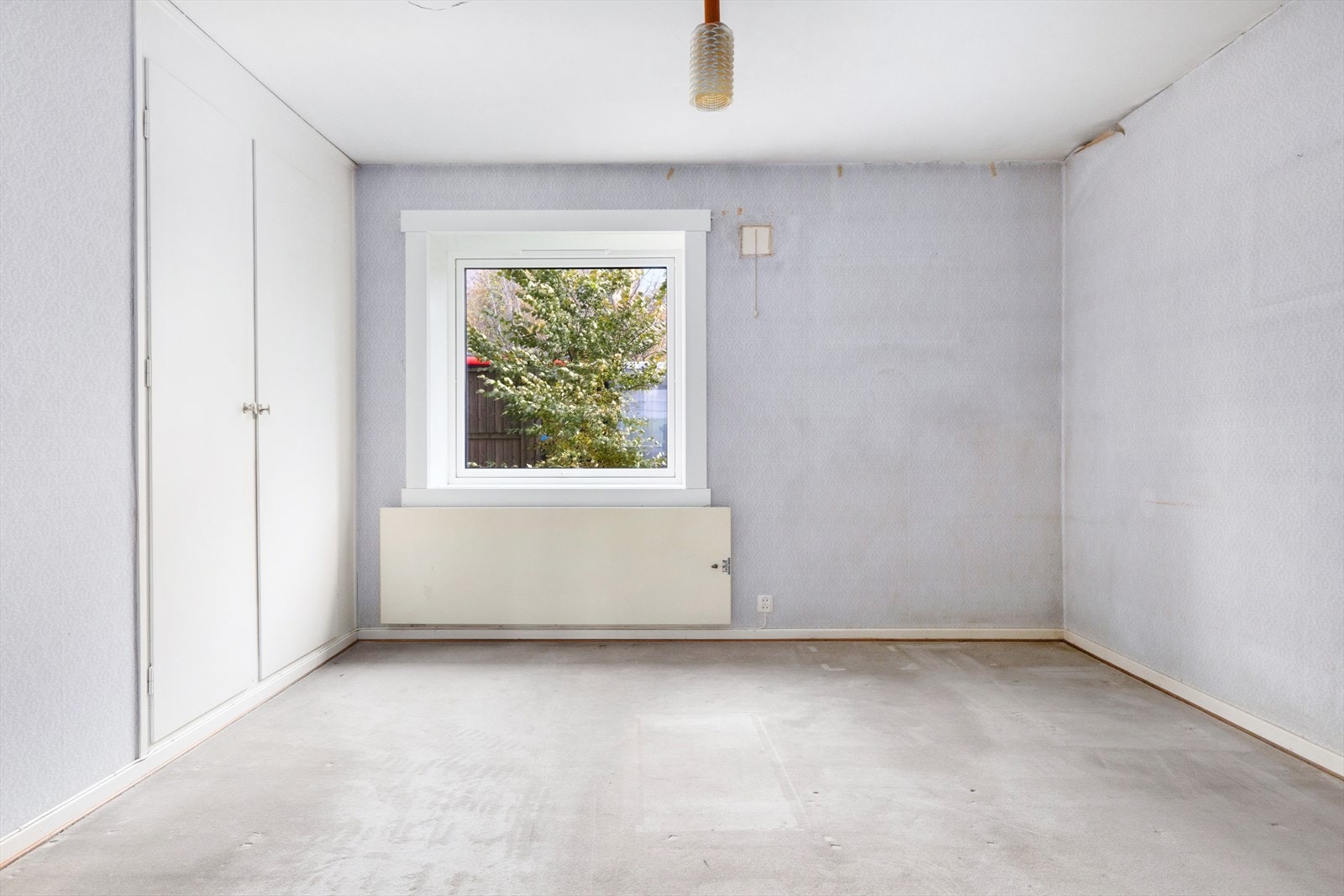 Plassbygget skap som kan benyttes som garderobe Galleribilde