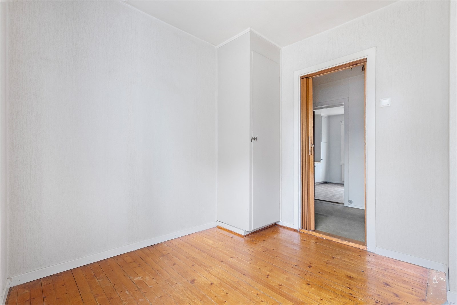 Soverom to med originale tregulv fra byggeåret Galleribilde