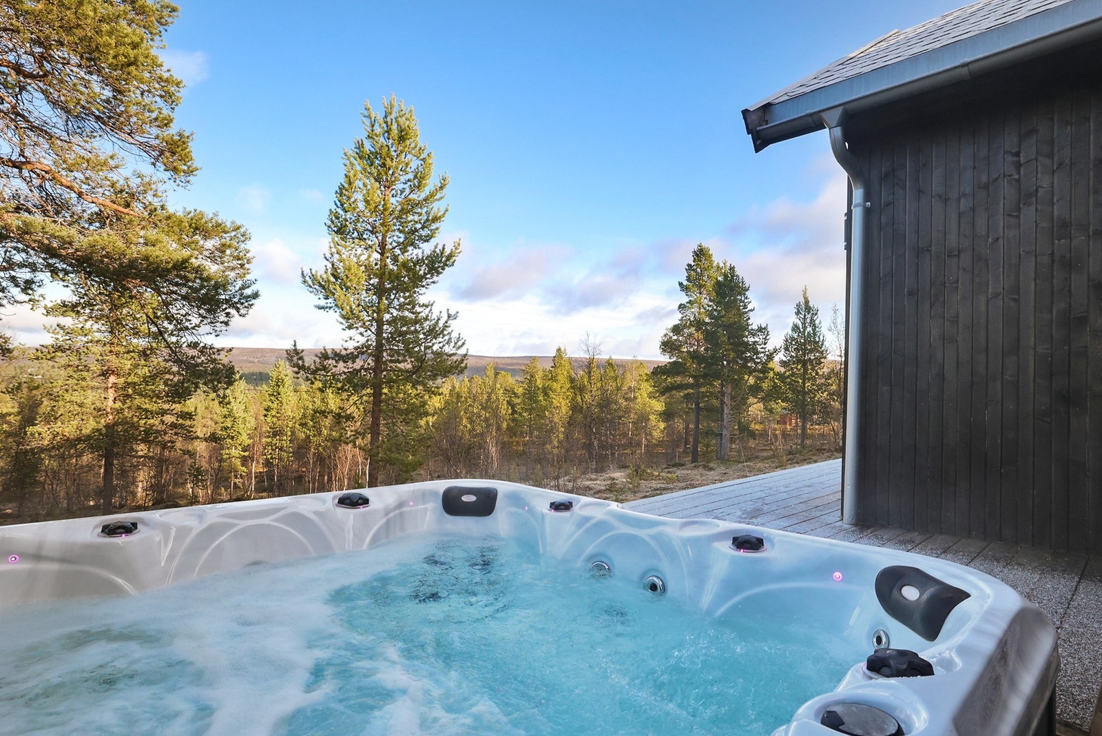 Jacuzzi med adkomst direkte til bad Galleribilde