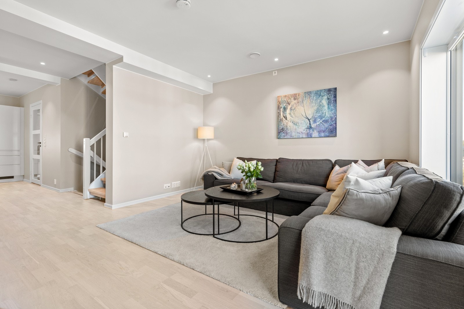Himlingen er pent lyssatt med soneinndelte downlights. Galleribilde