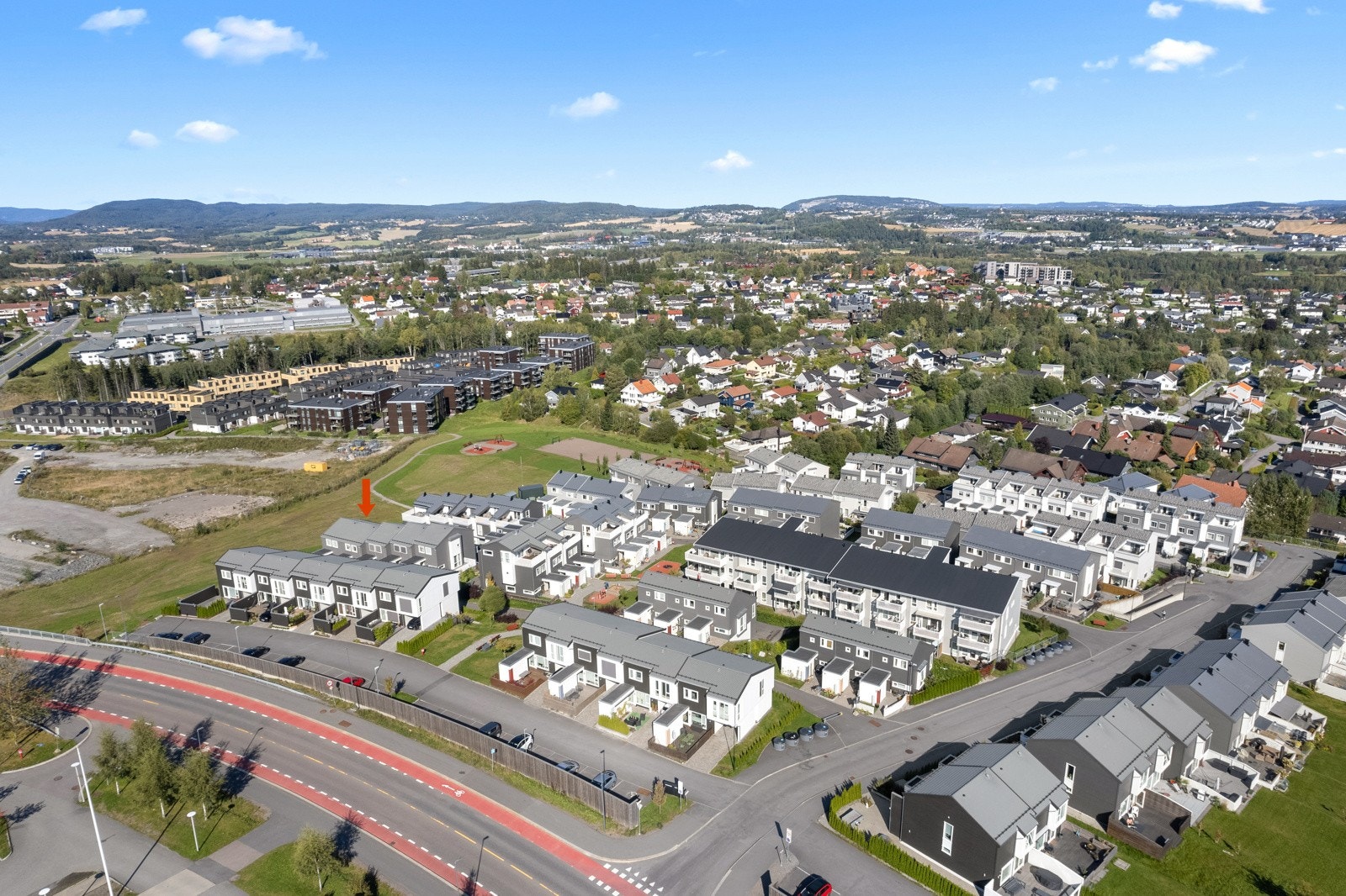 Fast garasjeplass i kjeller m/elbillader + utvendig parkeringsplass. Galleribilde