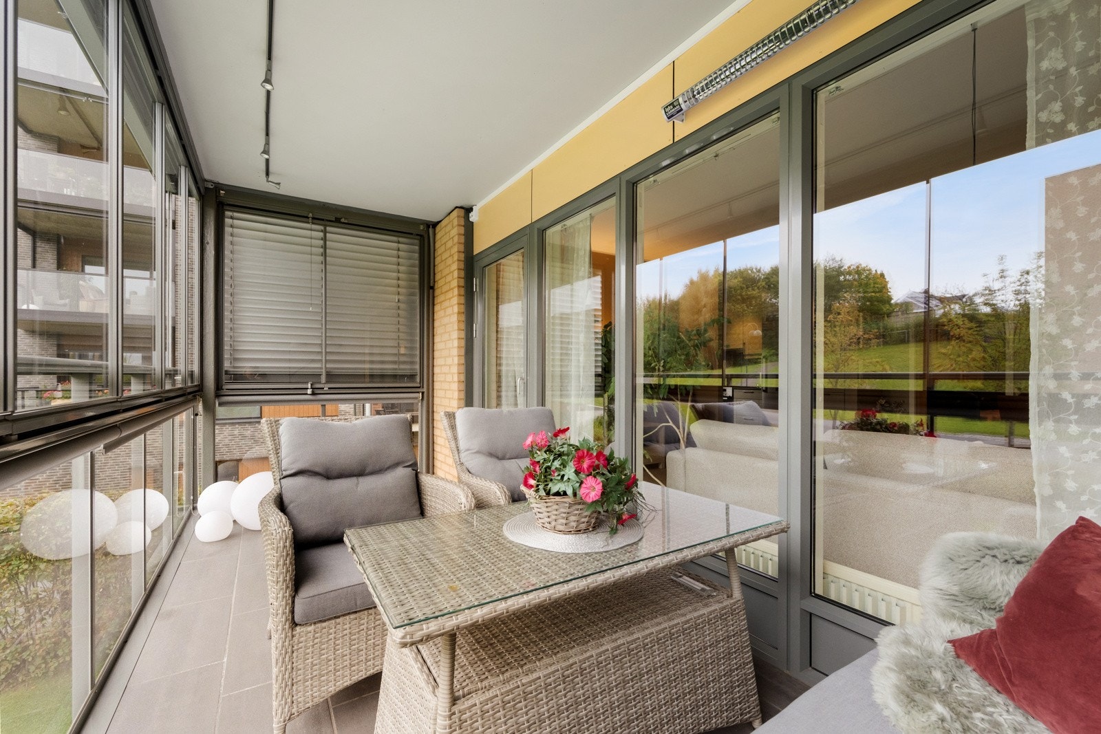 Stor og fin innglasset balkong Galleribilde