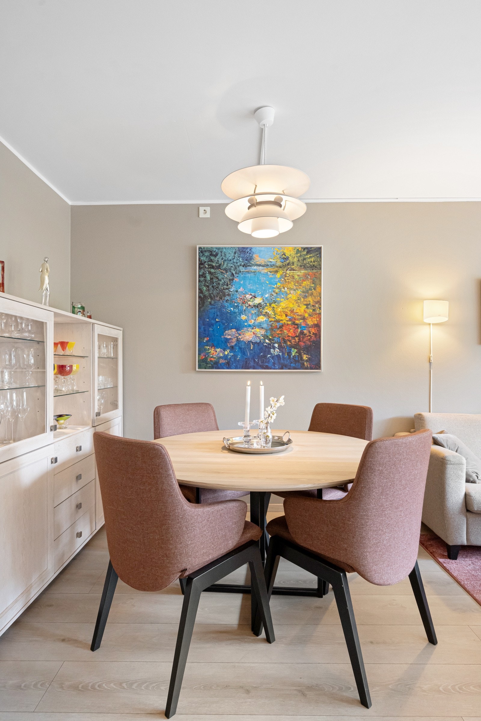 God plass til spisestue Galleribilde