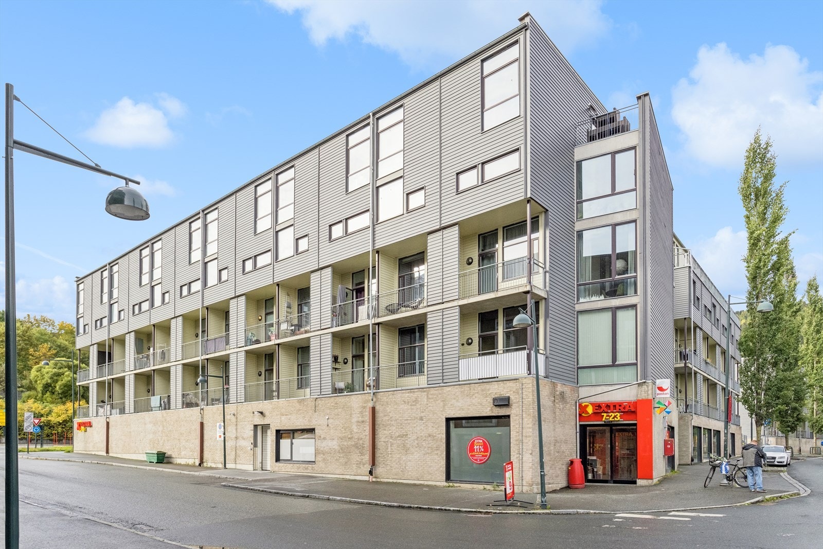 Leiligheten har sentral beliggenhet med nærhet til butikker, turmuligheter og gode bussforbindelser. Galleribilde