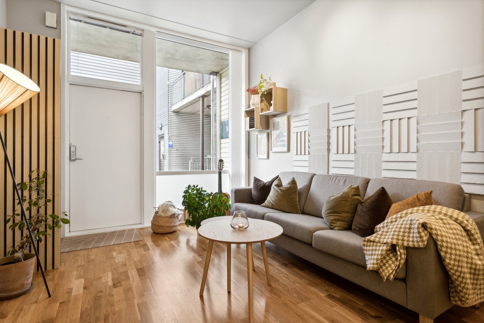 Leiligheten er malt i lyse farger som gir en god romfølelse. Galleribilde