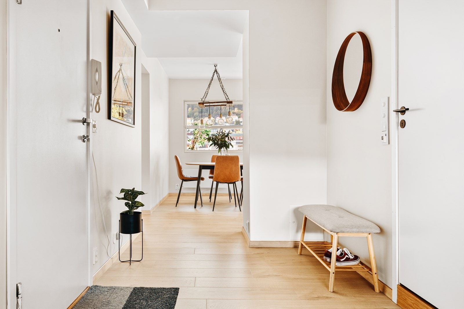 Leiligheten ble revet ned "til skallet" og bygget opp på ny i 2020. Alt arbeid er utført av fagfolk, hvor selger har hatt fokus på å velge solide firma. Galleribilde