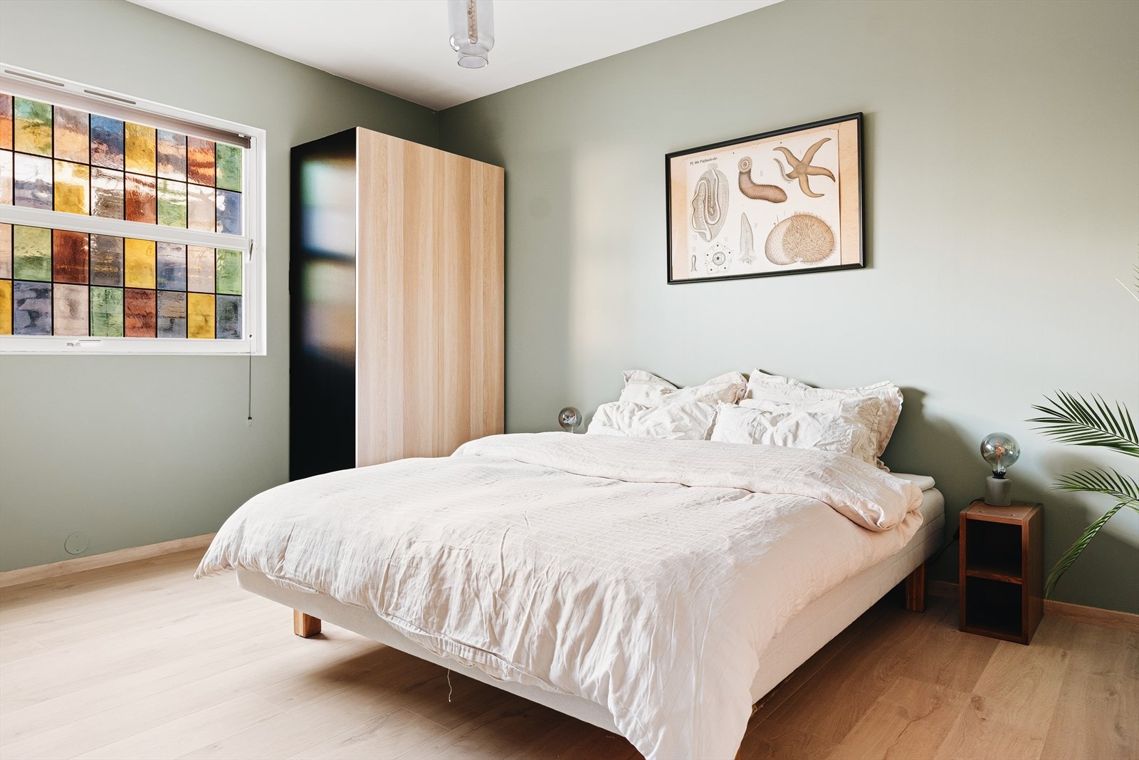 Soverom 2 er på hele 12 m², og egner seg dermed fint som både barnerom, TV-rom/gjesterom eller utleie til studiekamerat. Galleribilde