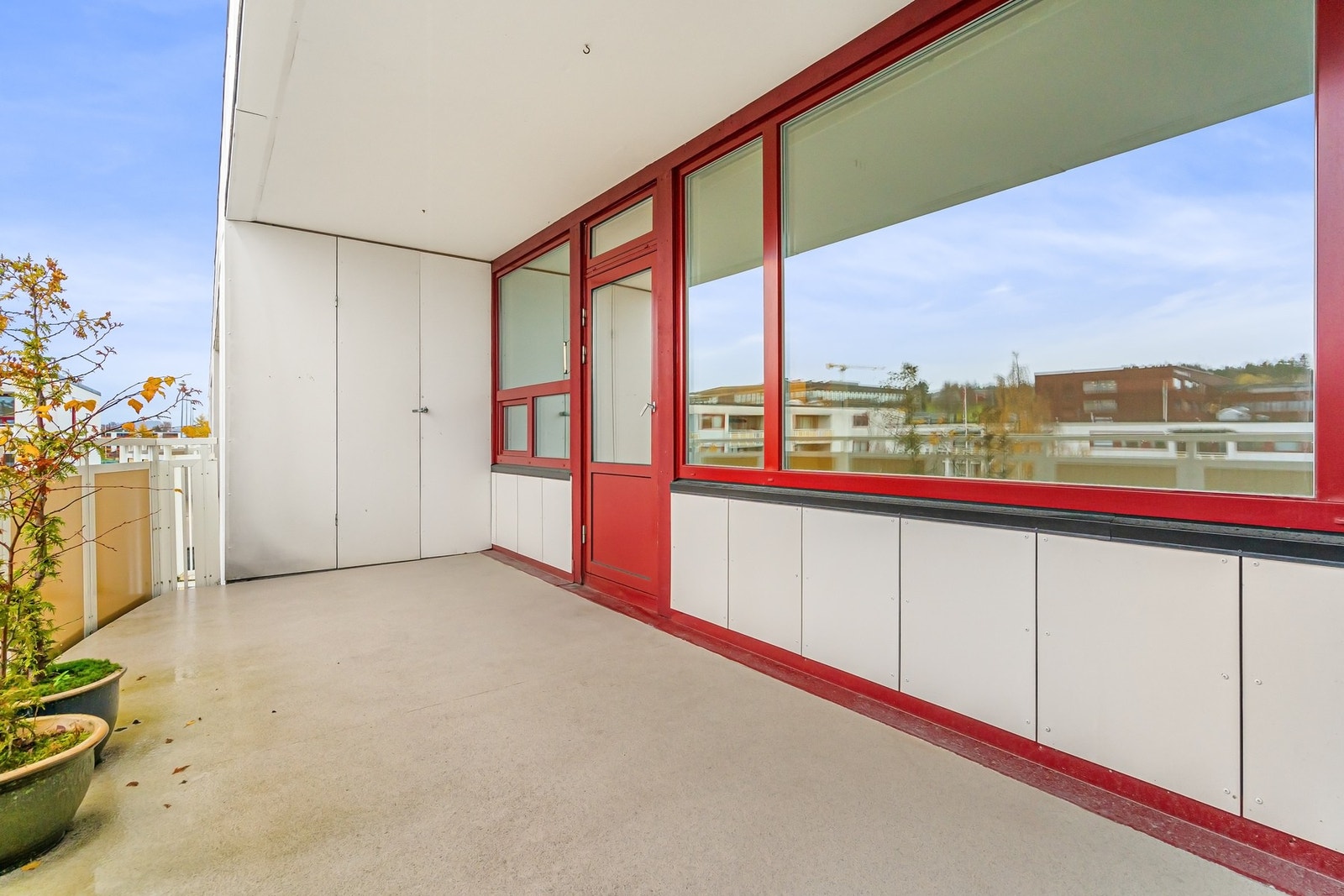 Lagringsplass med bod tilstøtende balkong. Galleribilde