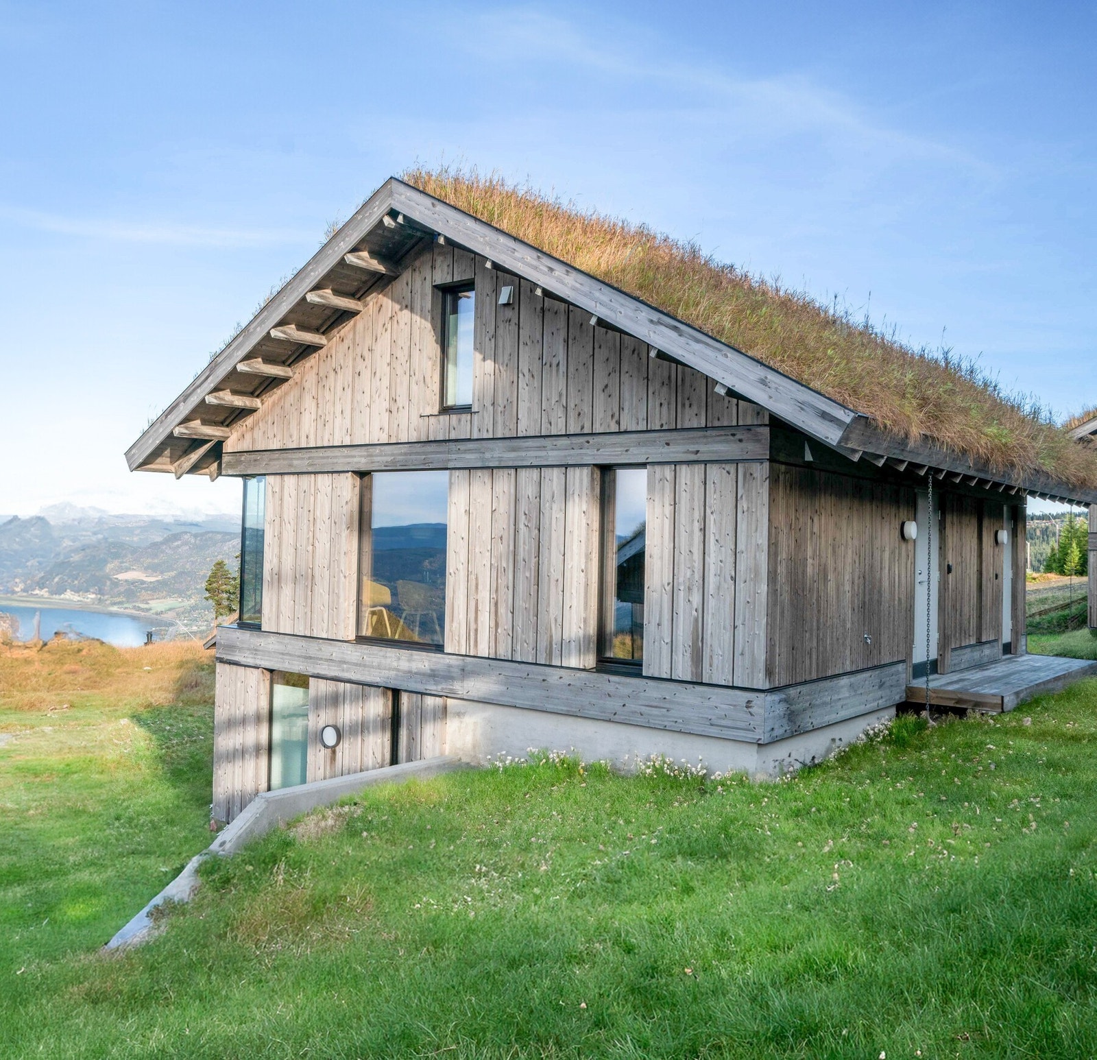 Vy sokkelhytte er tilpasset skrå tomter og gir flott utnyttelse av arealet. Foto fra en Vy16 Galleribilde