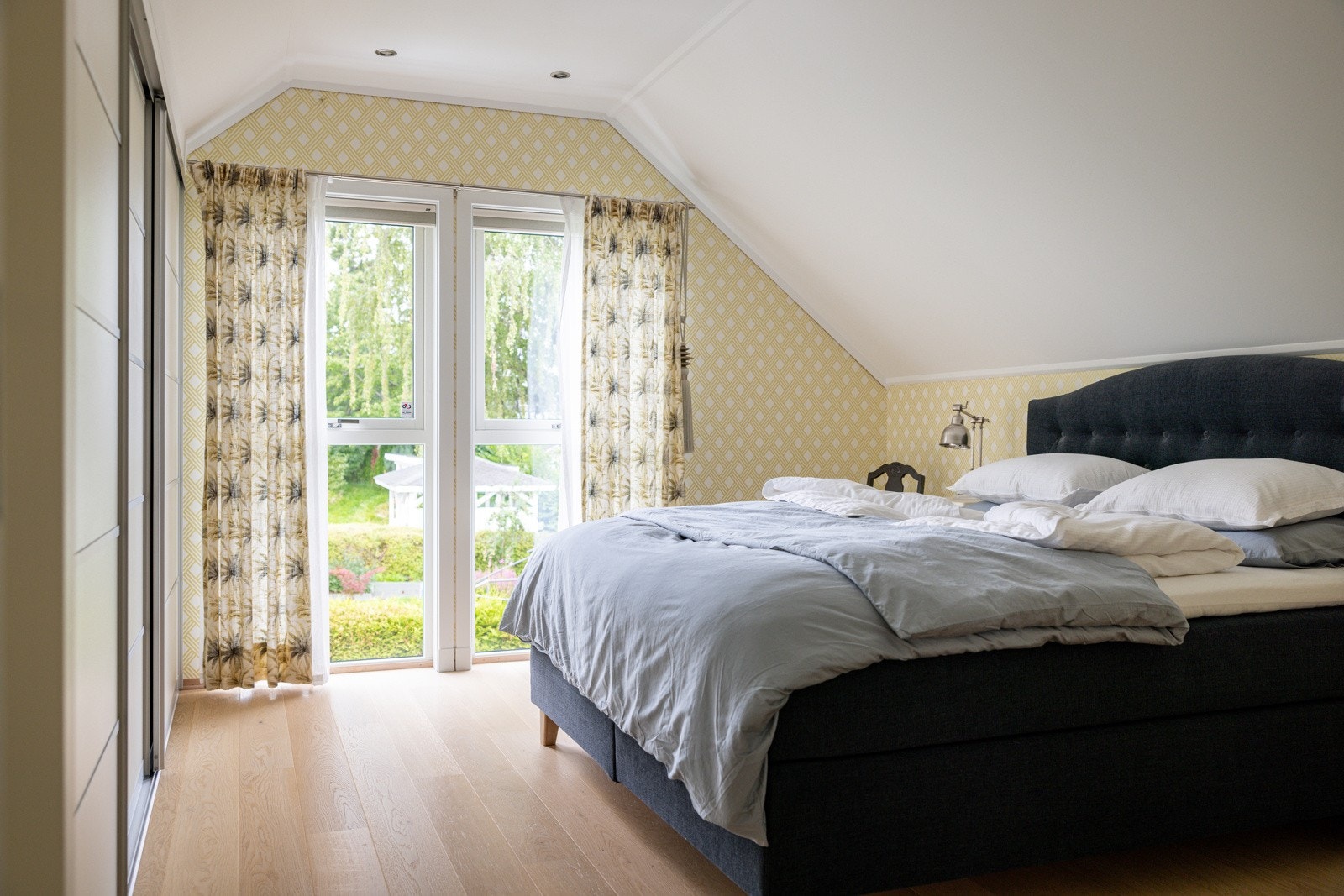 Soverom 1 er et stort, lyst og innbydende rom. Galleribilde