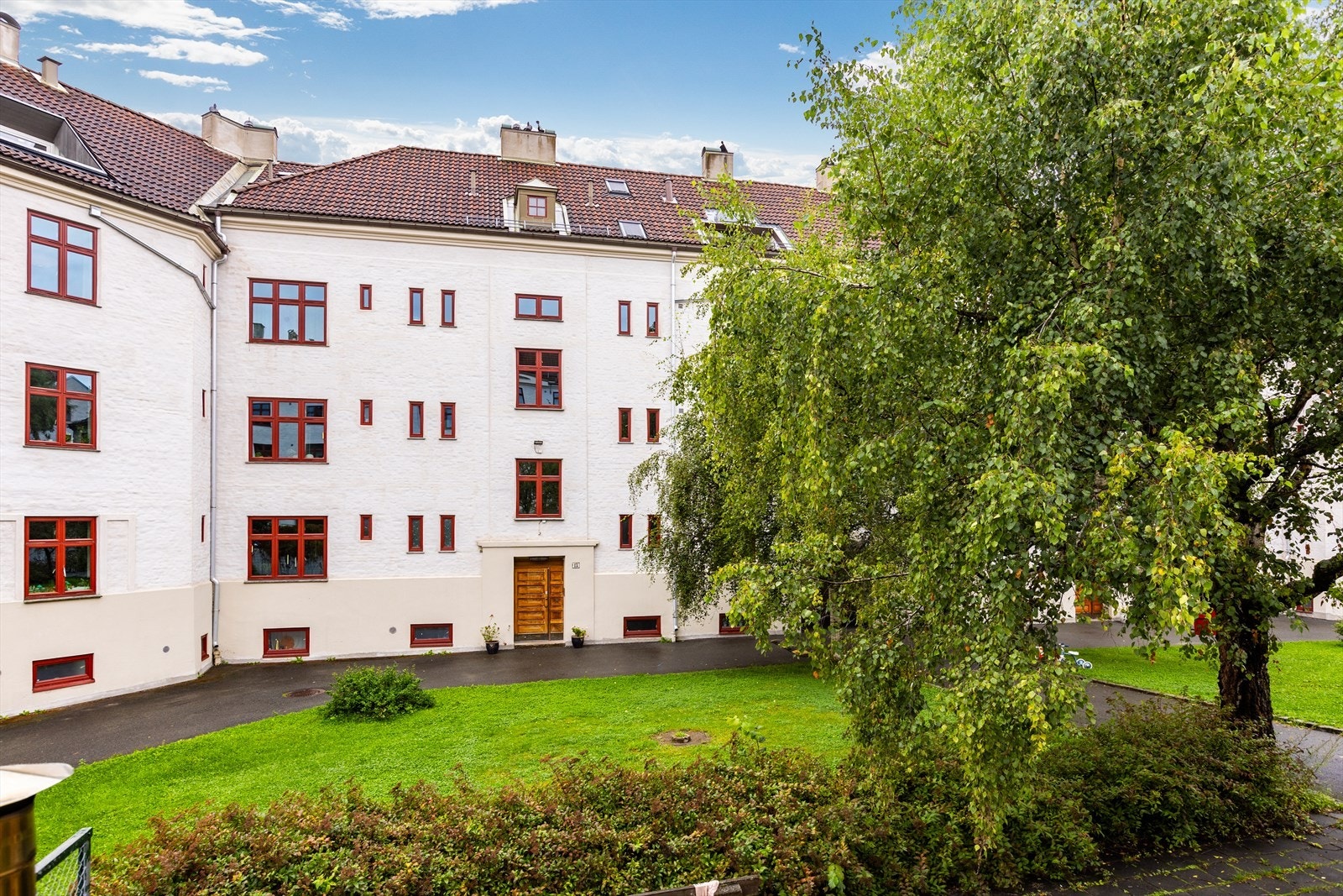 Leiligheten har en attraktiv og sentral beliggenhet i en flott bygård Galleribilde