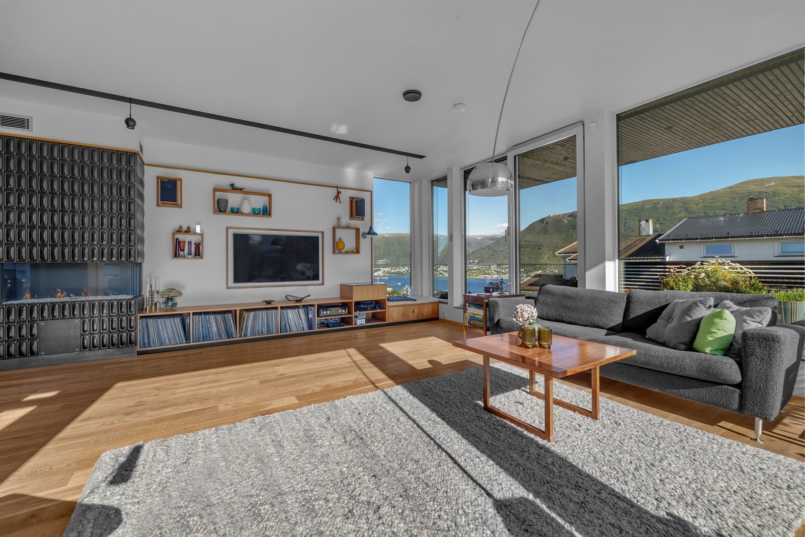 Her har du plassbygde innredninger, store vindusflater, god takhøyde, innfelte lysskinner m.m. Galleribilde