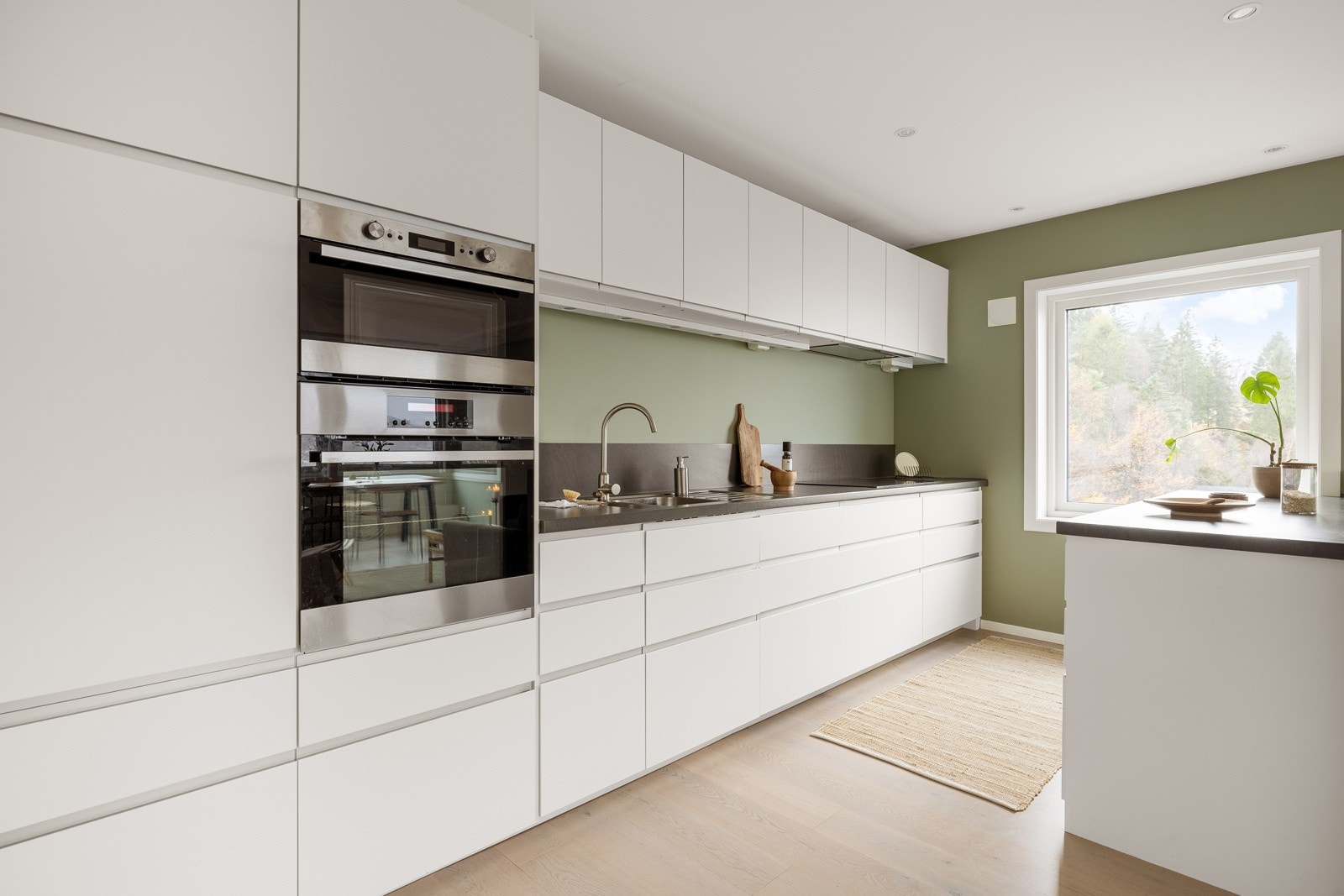 Ikea kjøkken innredning med integrerte hvitevarer Galleribilde