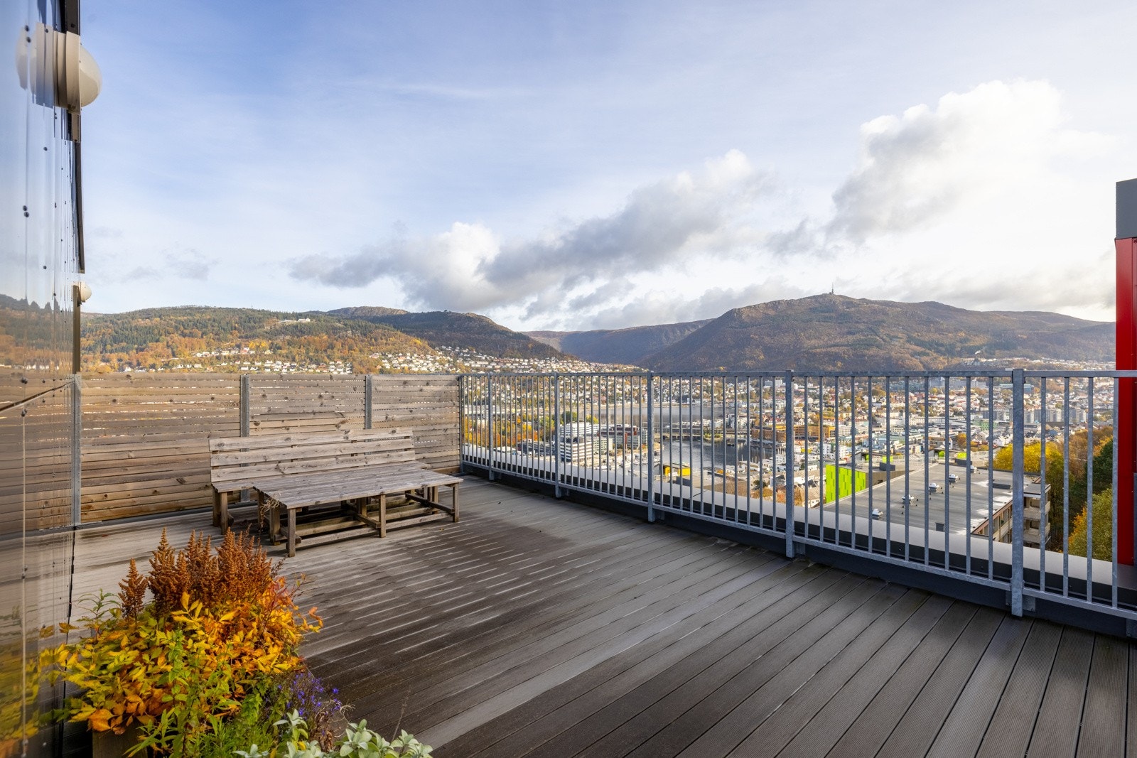 Felles takterrasse med flott utsikt og svært gode solforhold Galleribilde