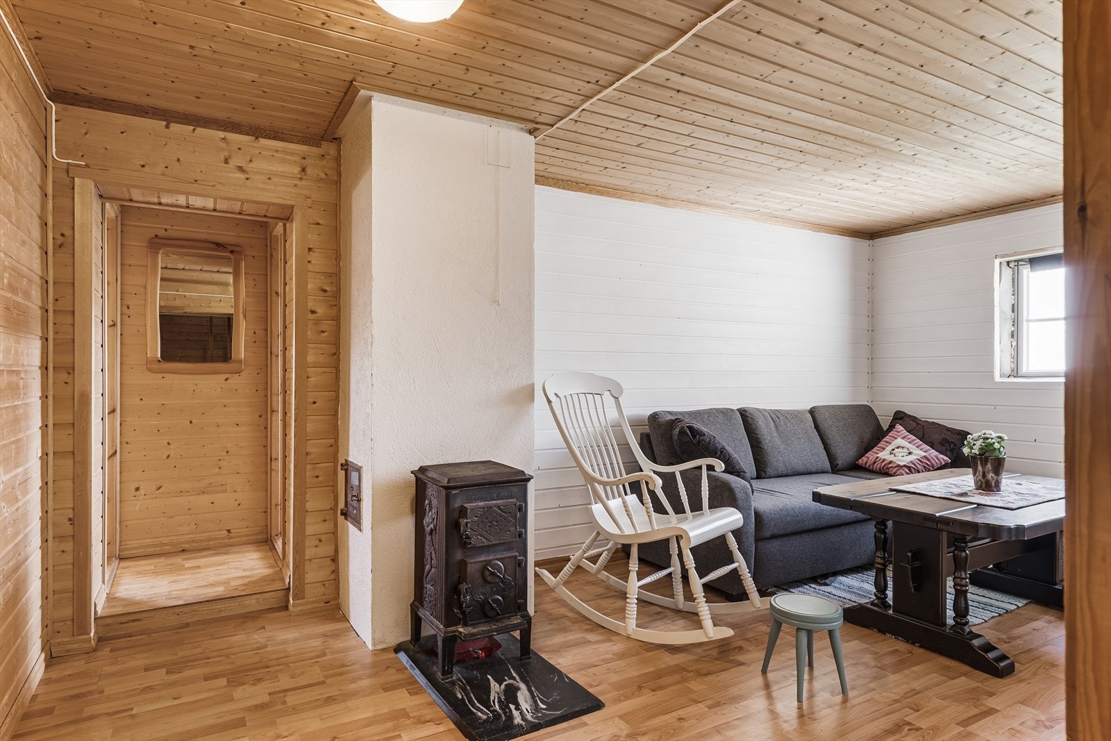 Tv-stue, hvor barna kan se film med venner. Galleribilde