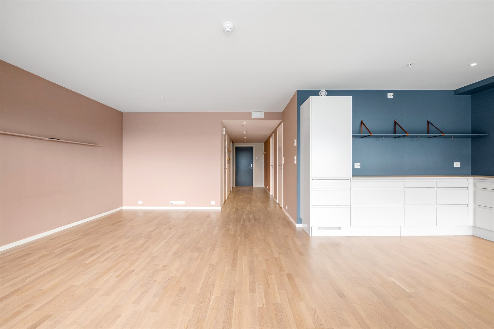 Fra stue/kjøkken mot gang Galleribilde