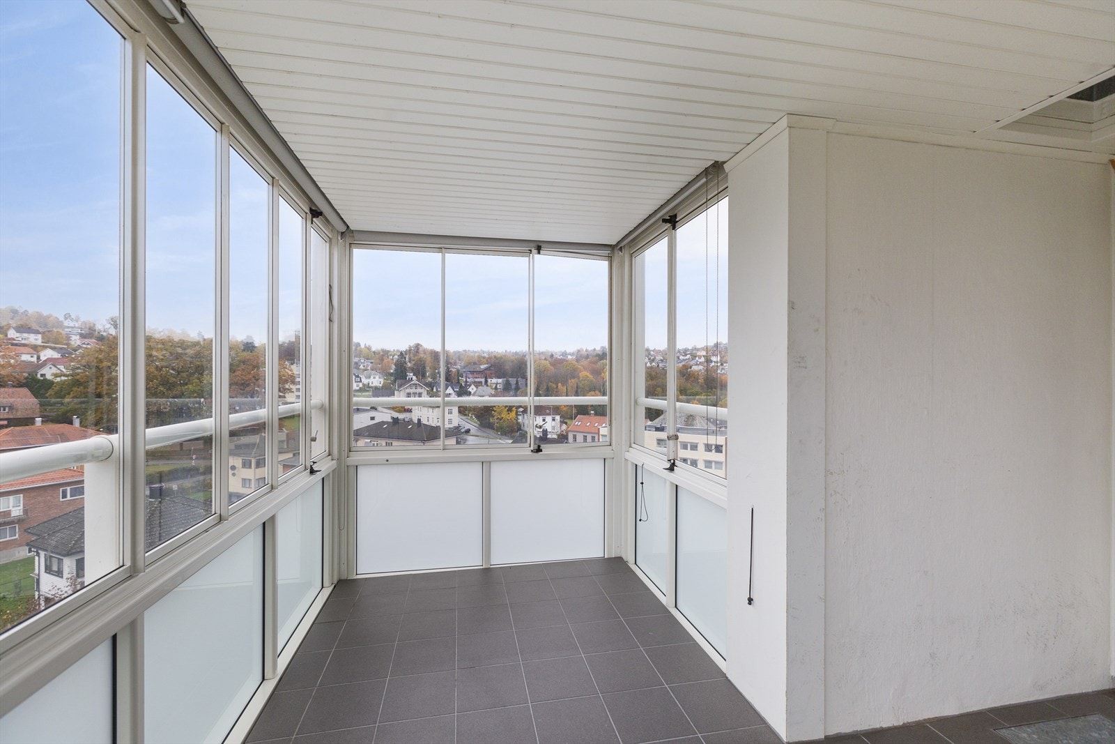 Flott utsikt til nærliggende områder, og muligheter for og åpne opp Galleribilde