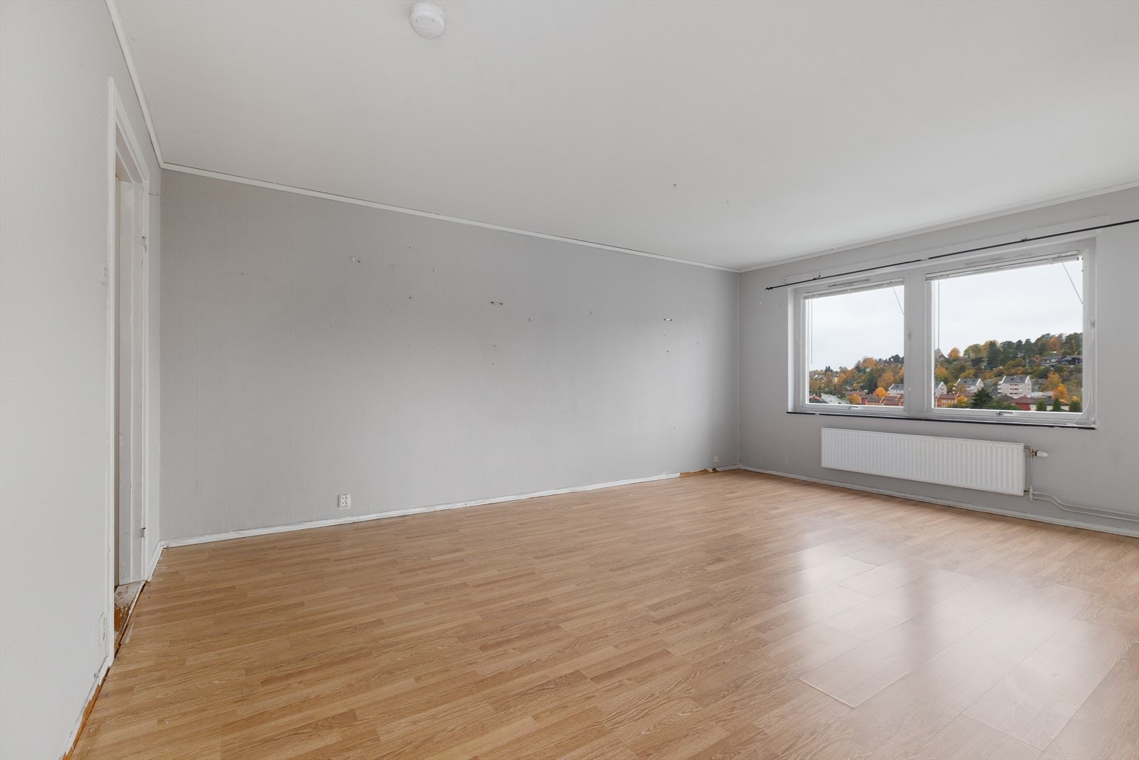 I stuen er det plass til både spisestue og sofagruppe Galleribilde